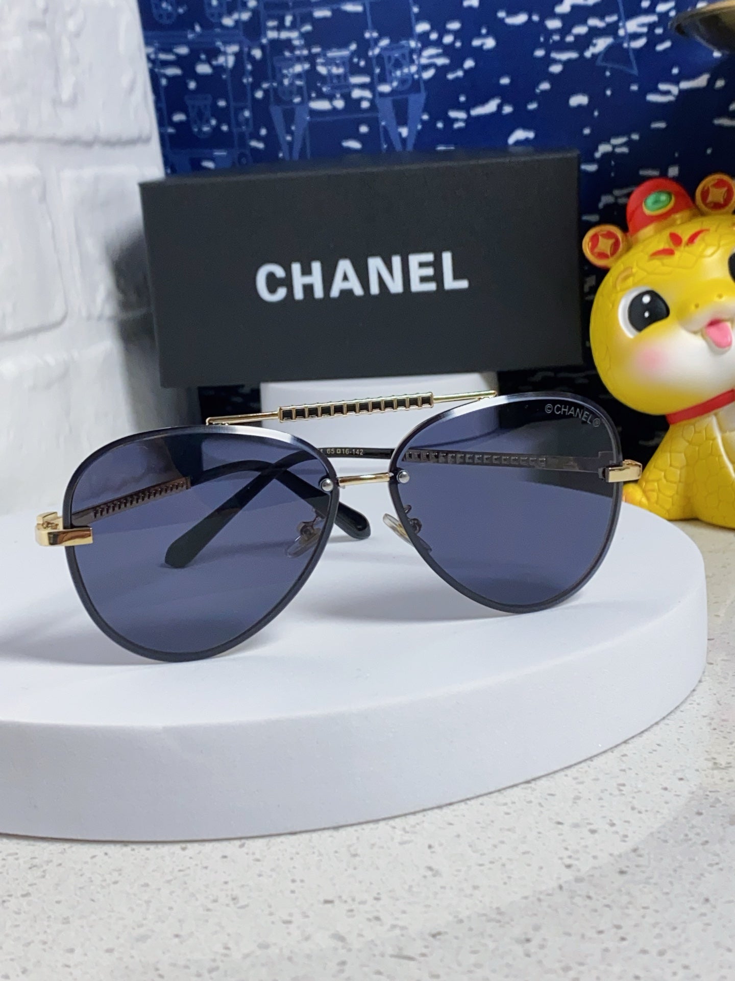 Cat Eye Sunglasses 641936 In Gold Metal Black Lenses