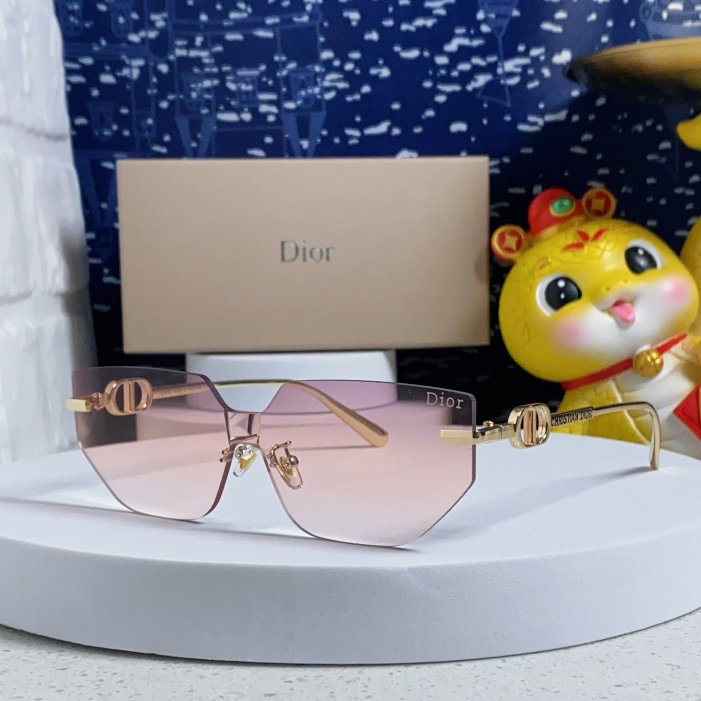 Montaigne Sunglass 563191 In Gold Metal Pink Smoke Lenses