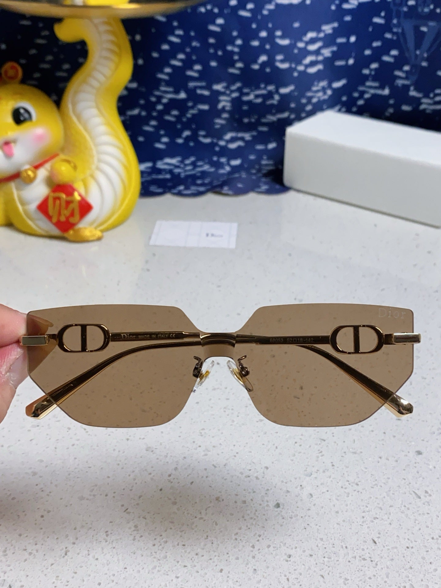 Montaigne Sunglass 563193 In Gold Metal Brown Lenses