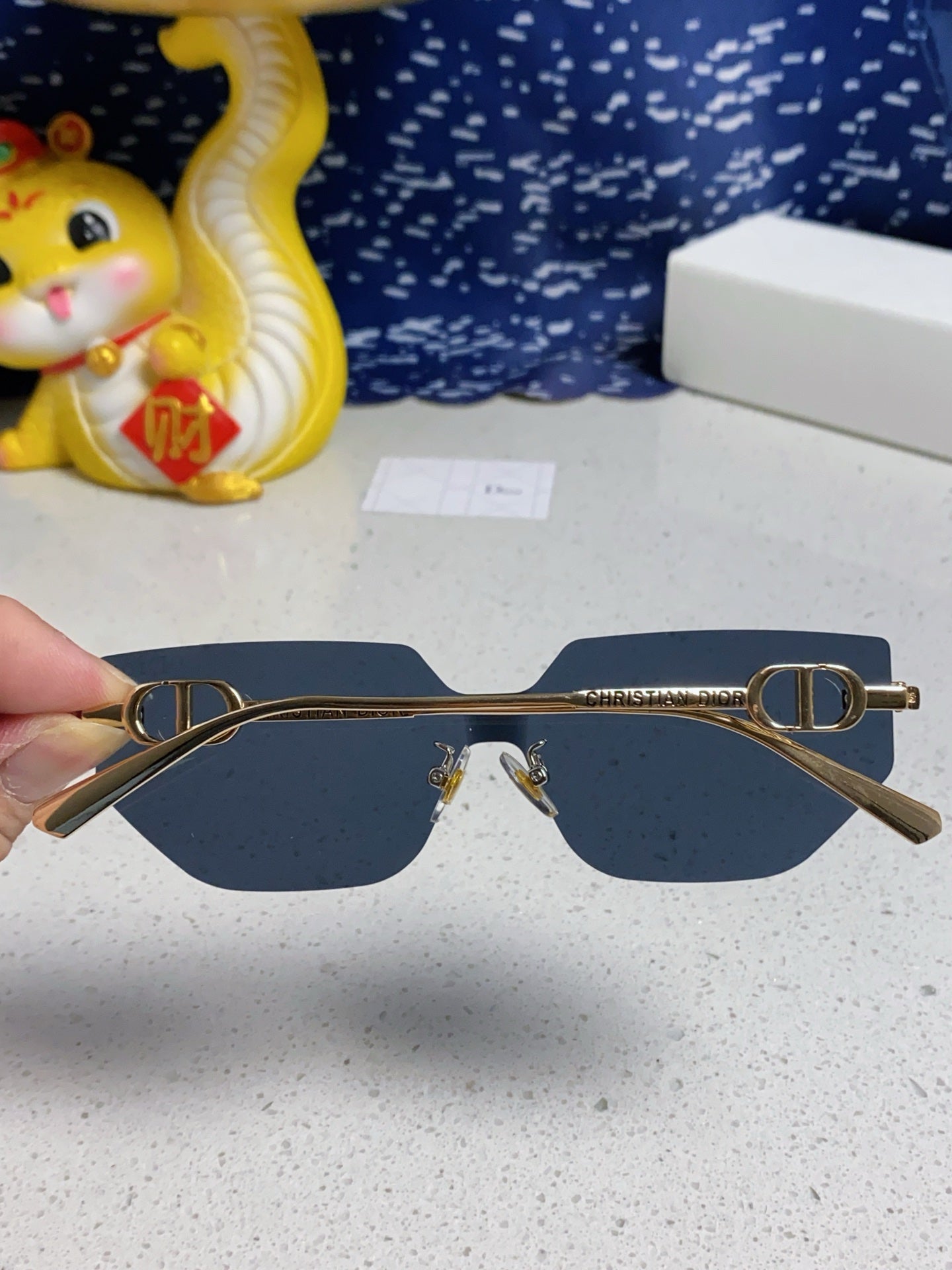Montaigne Sunglass 563194 In Gold Metal Grey Lenses