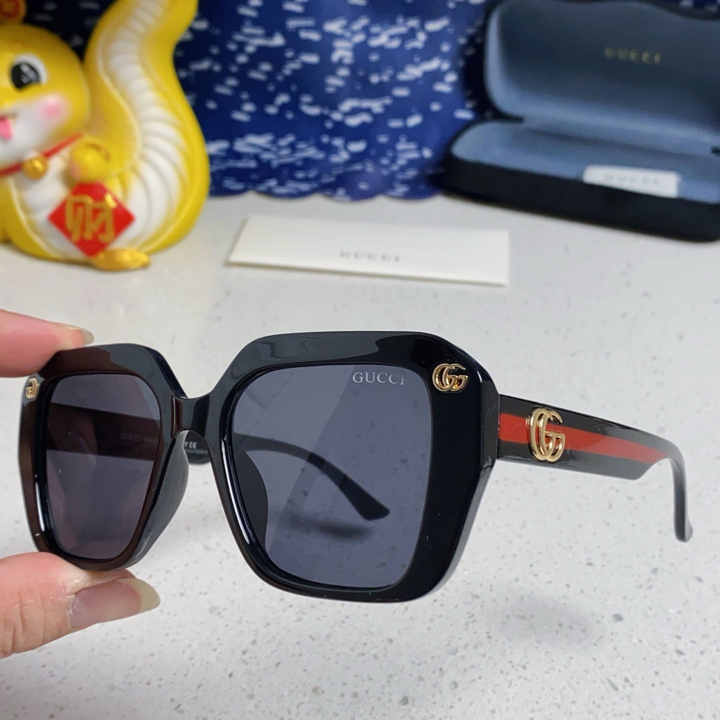 GG EMBOSSED LOGO SQUARE FRAME SUNGLASSES 563171 IN ACETATE