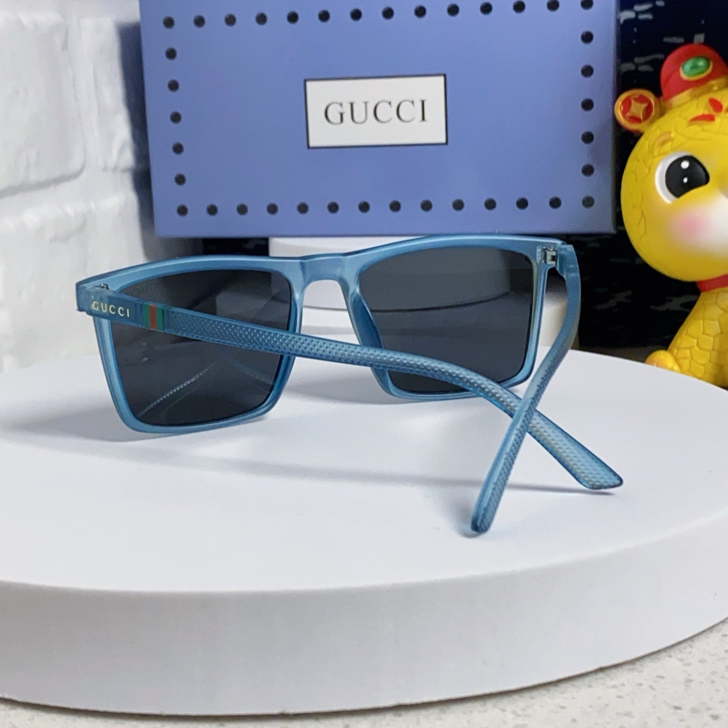 RECTANGULAR FRAME SUNGLASSES  563258 IN ACETATE