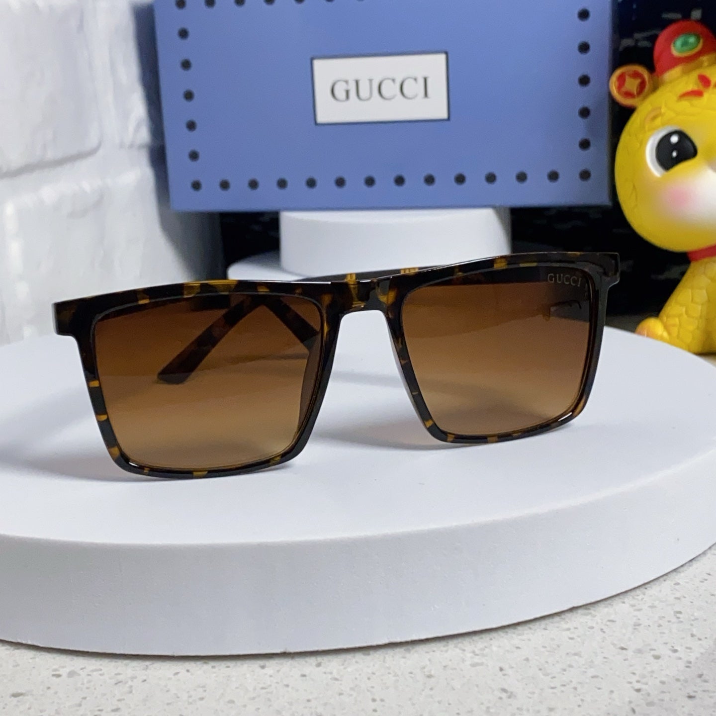 RECTANGULAR FRAME SUNGLASSES 563259 IN ACETATE