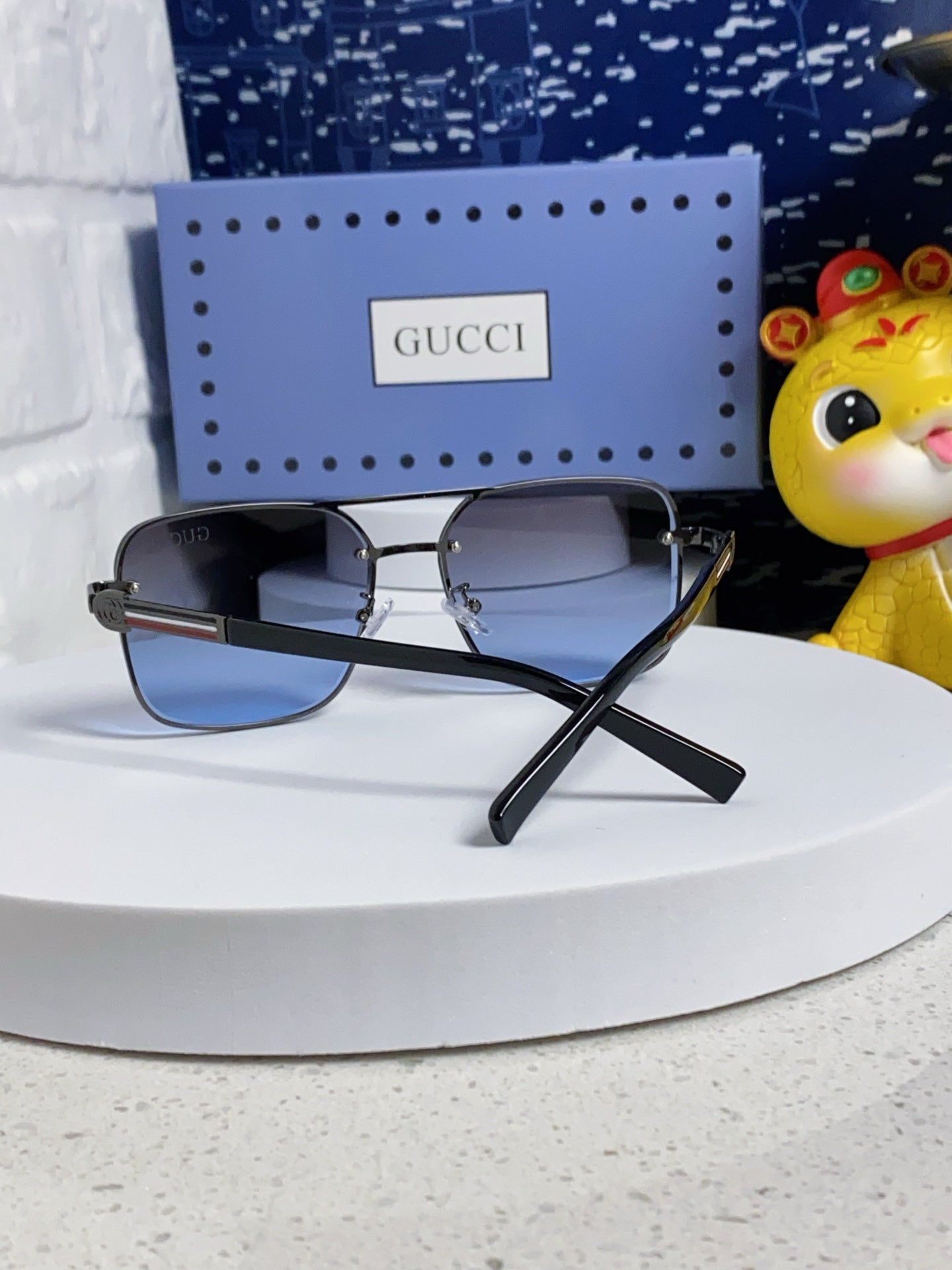 SQUARE FRAME SUNGLASSES 563175 IN METAL