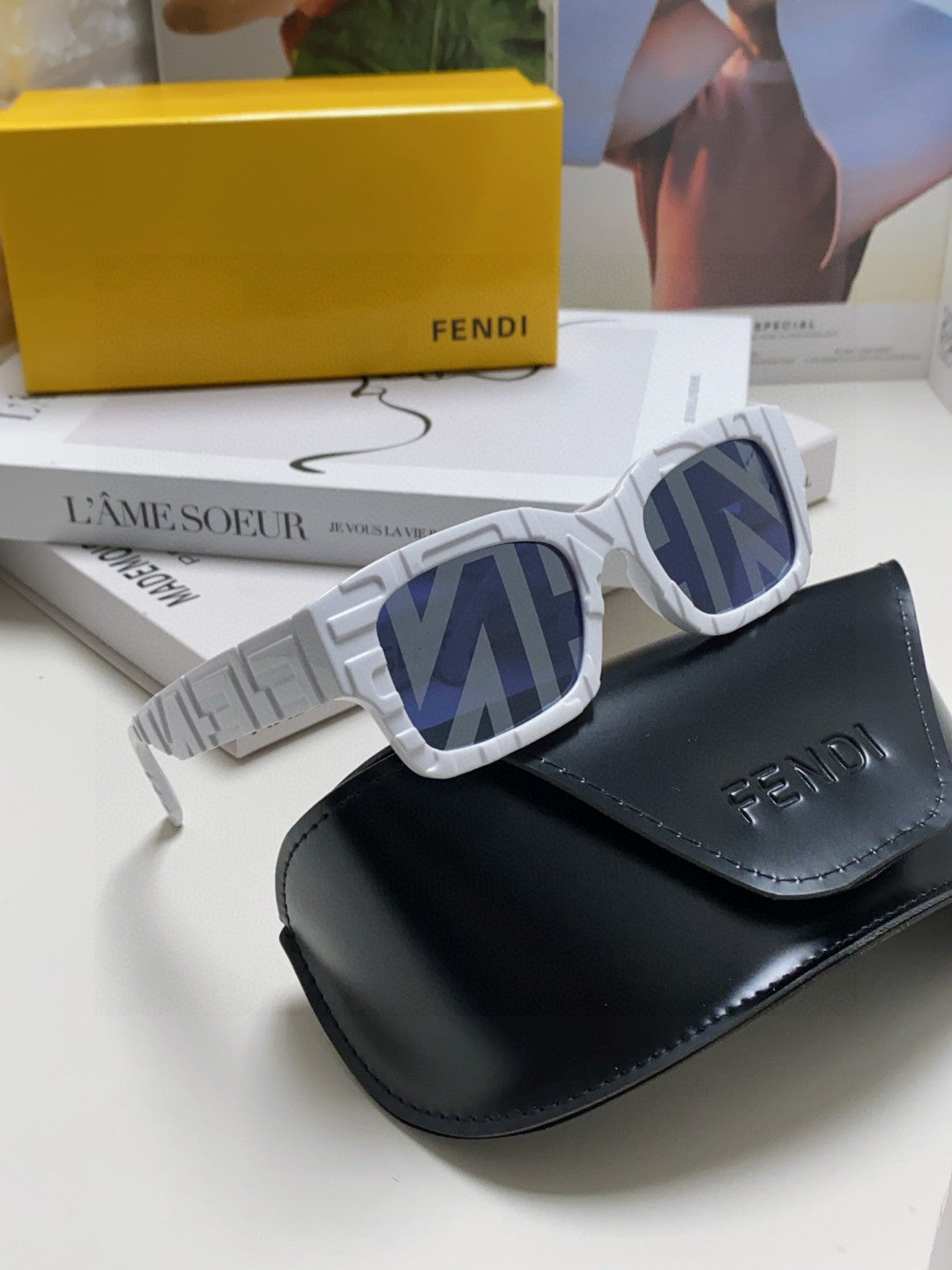 Roma Embossed Rectangular Frame Sunglasses 527221 In Acetate