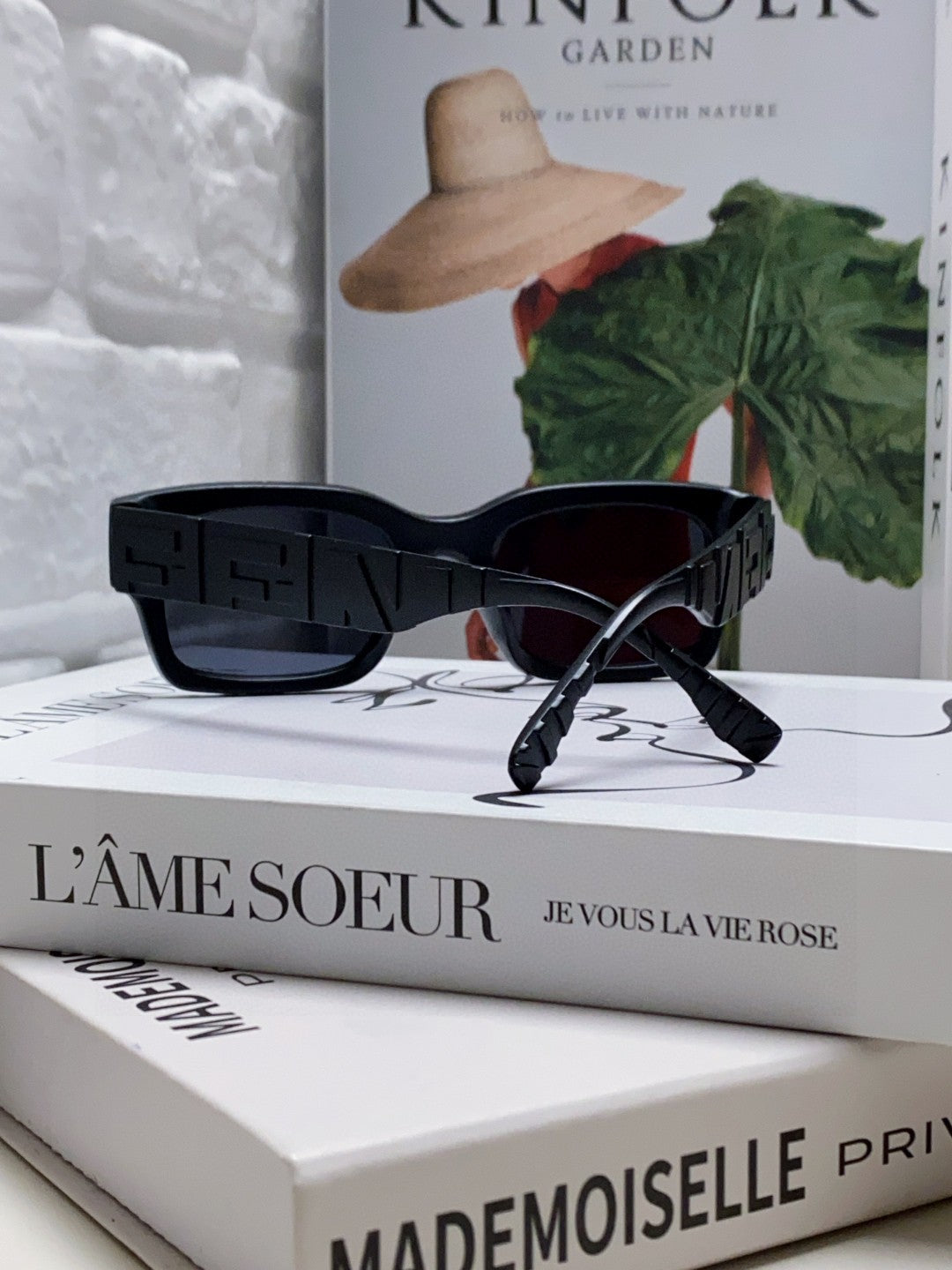 Roma Embossed Rectangular Frame Sunglasses 527221 In Acetate