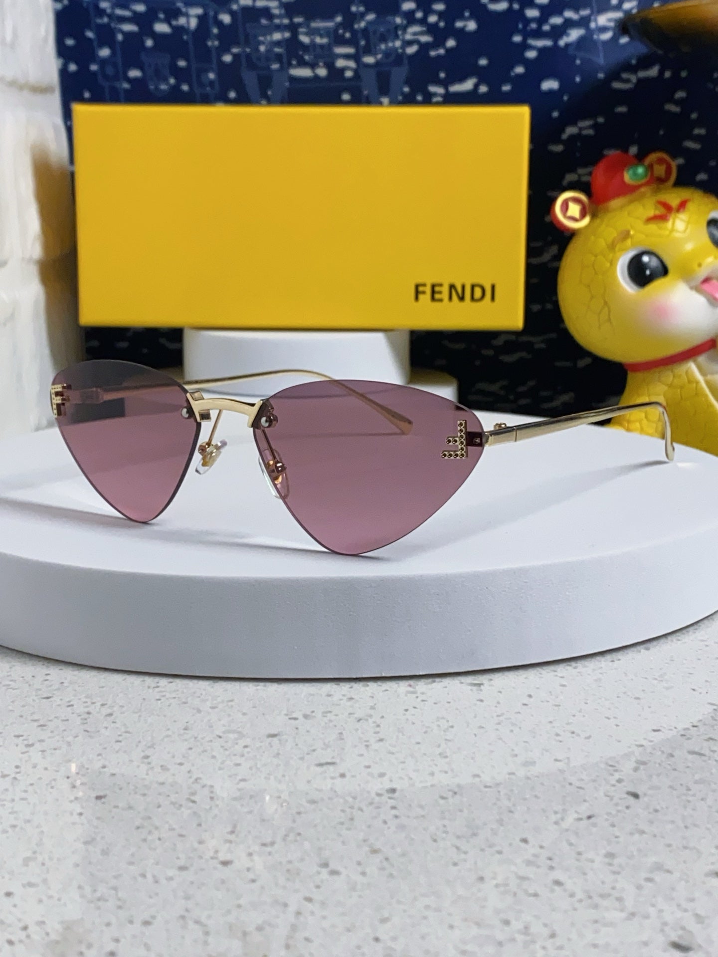 Sky Rimless Triangle Frame Sunglasses 566724 In Metal