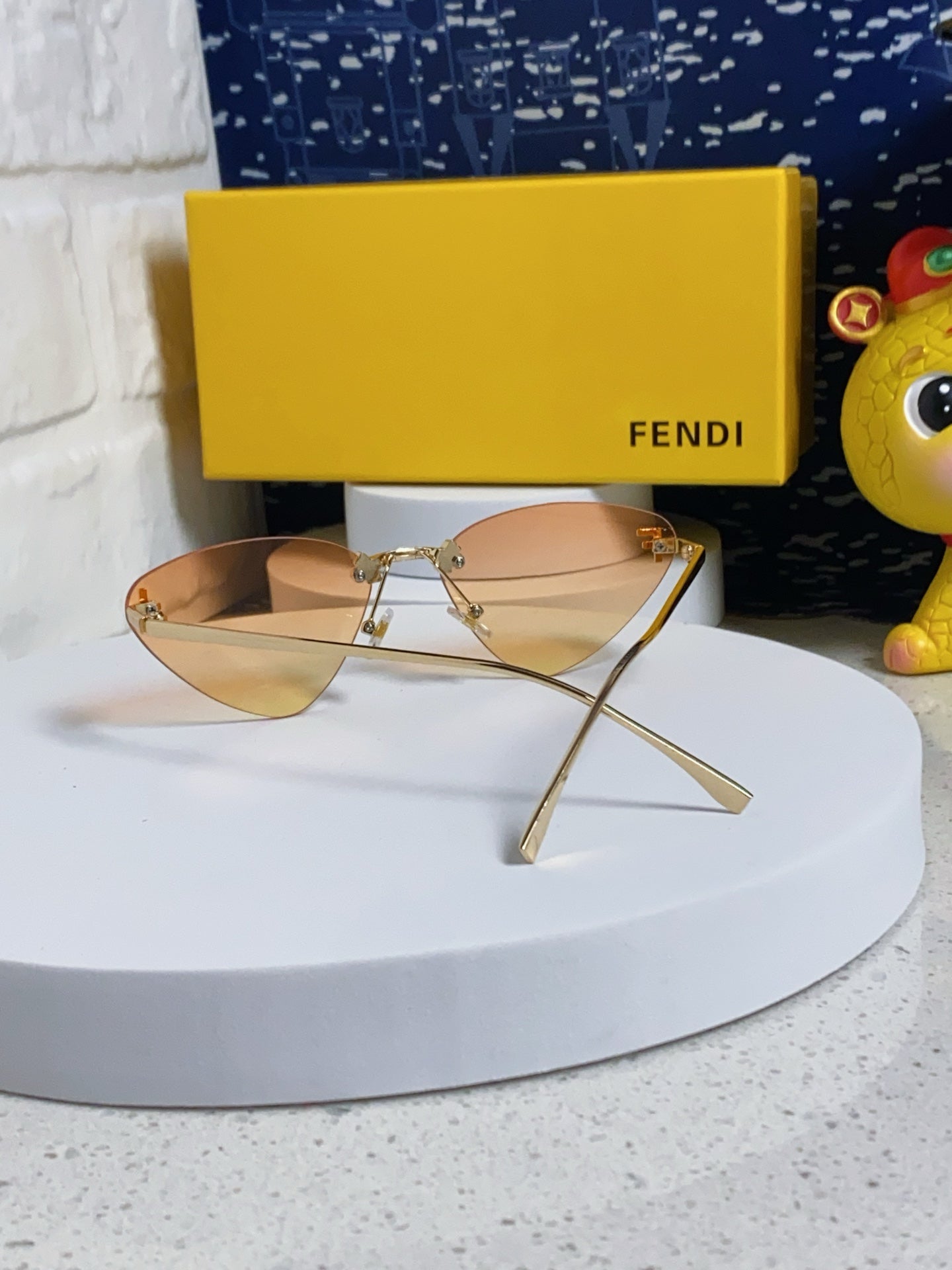 Sky Rimless Triangle Frame Sunglasses 566724 In Metal