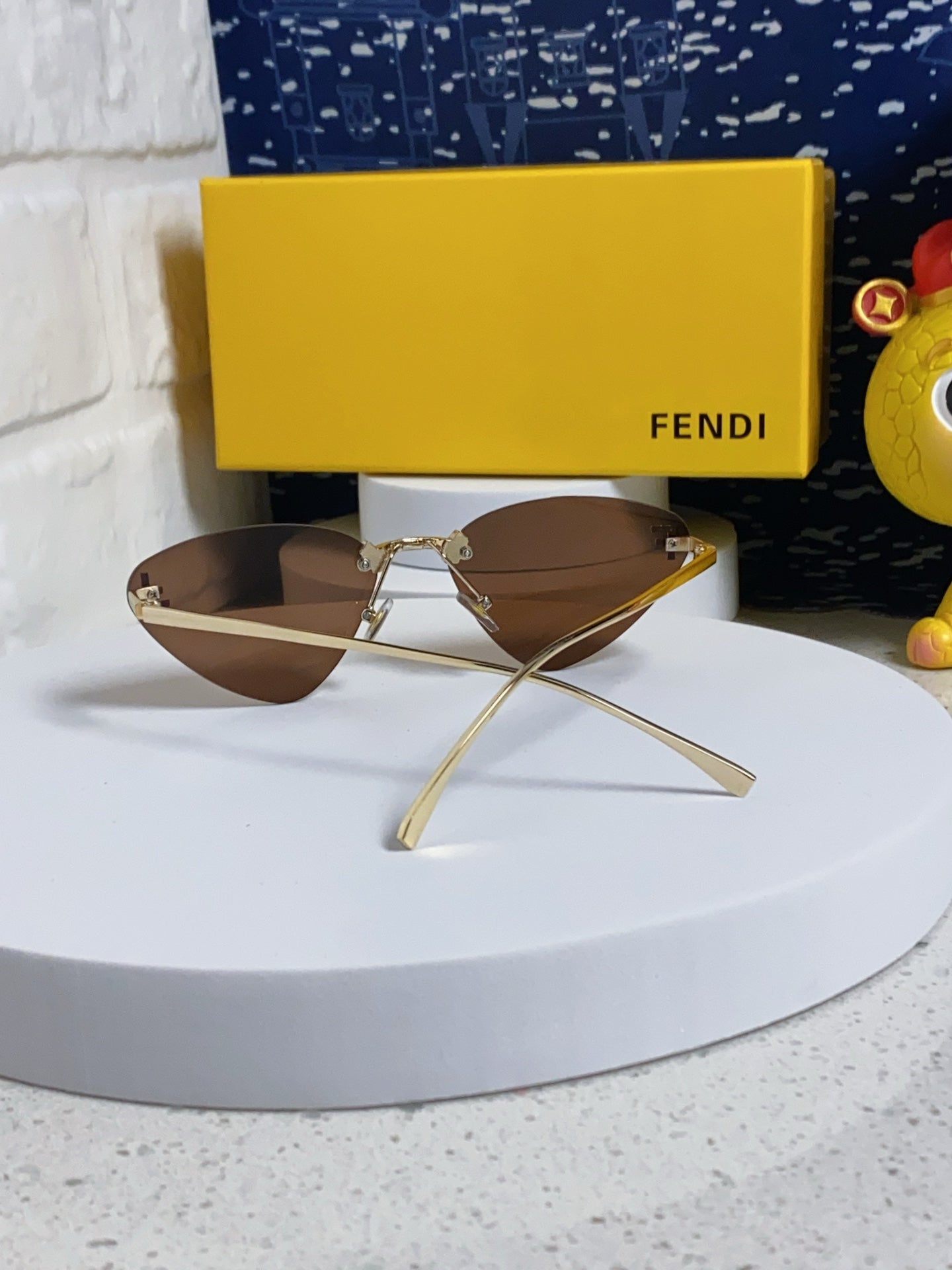 Sky Rimless Triangle Frame Sunglasses 566724 In Metal