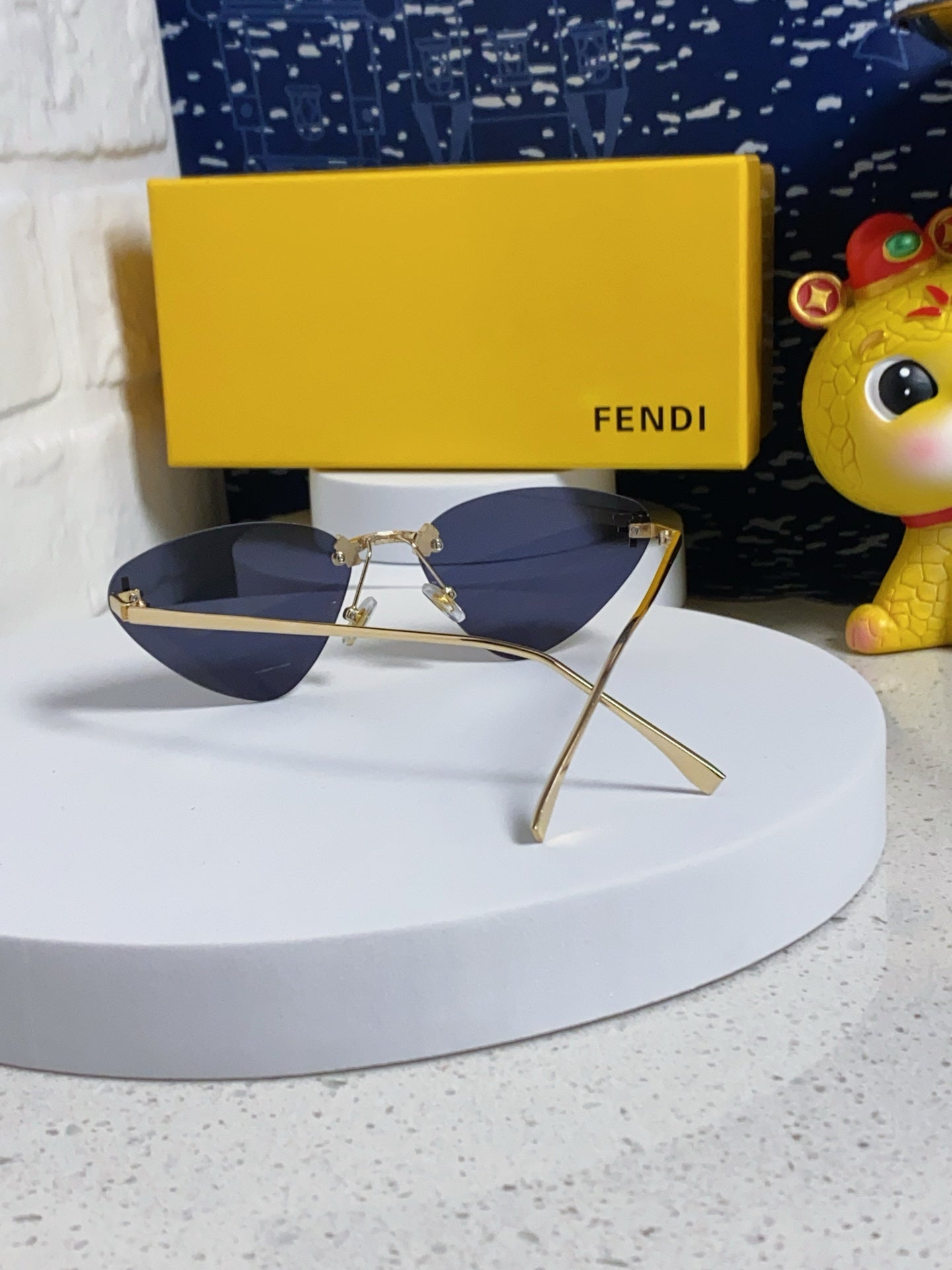 Sky Rimless Triangle Frame Sunglasses 566724 In Metal