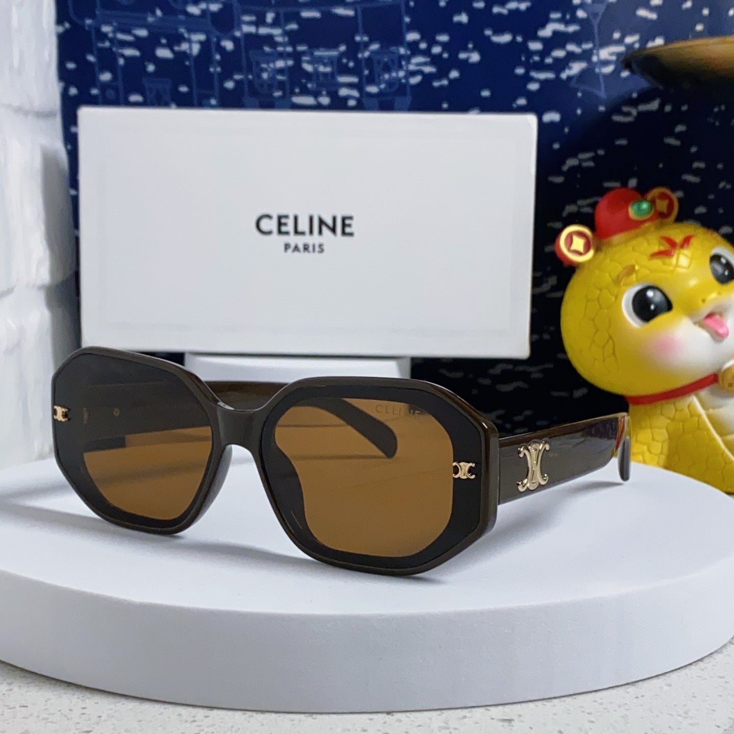 TRIOMPHE SQUARE SUNGLASS 566742 IN CAMEL ACETATE