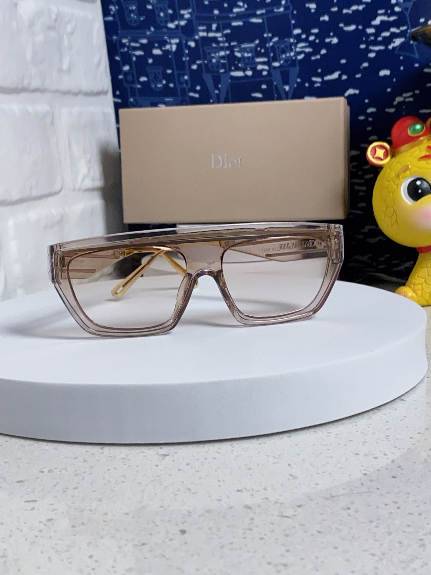 Montaigne Sunglass Club M7U In Brown Clear Acetate