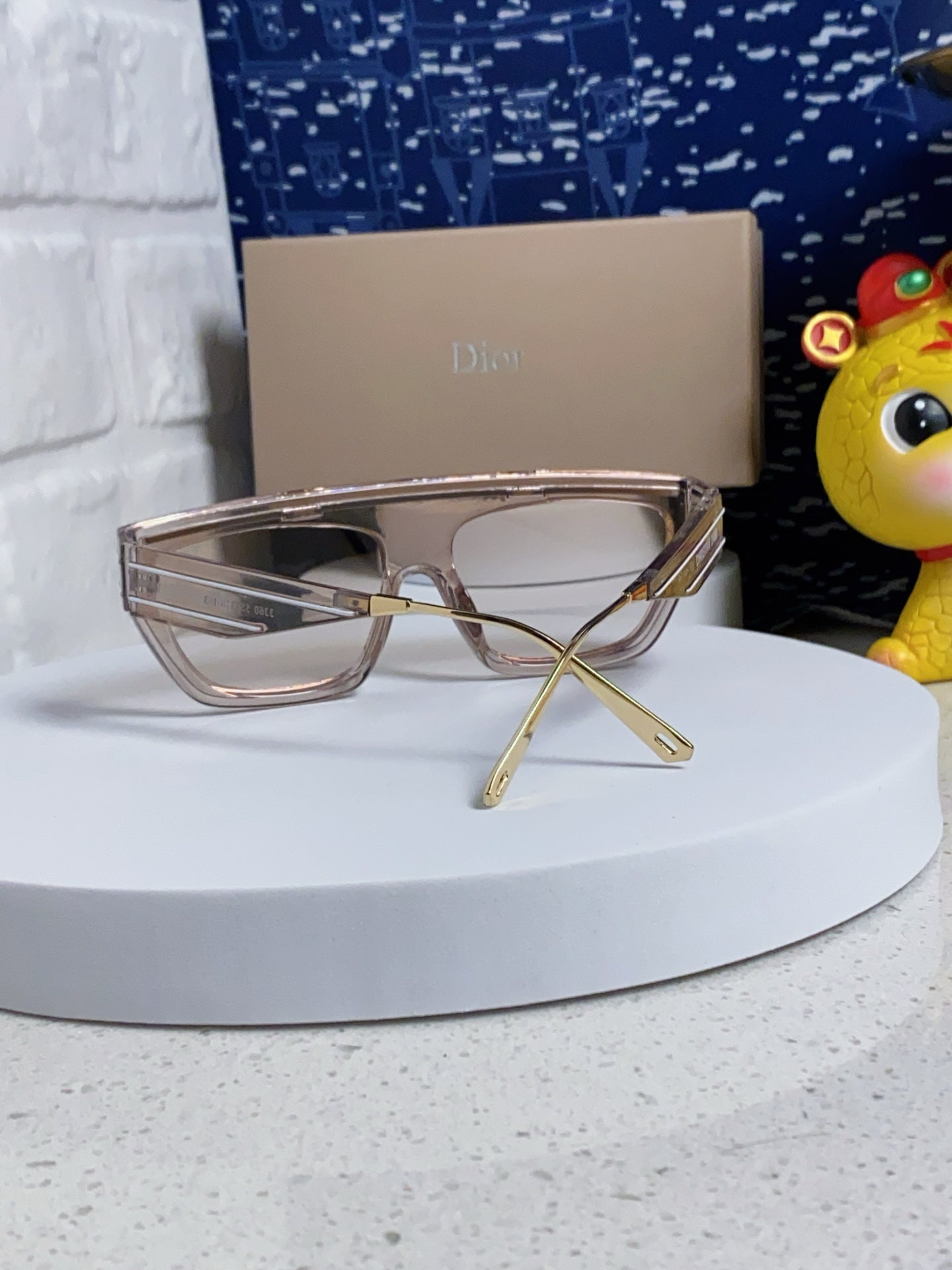 Montaigne Sunglass Club M7U In Brown Clear Acetate