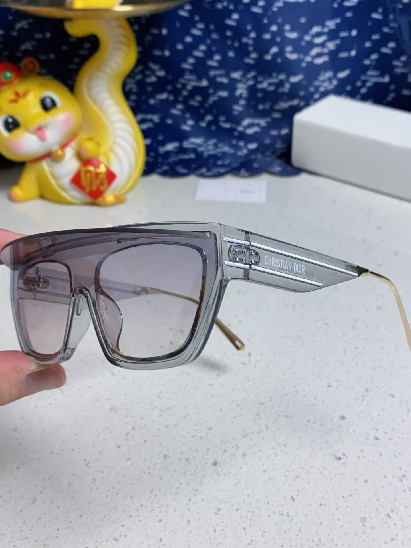 Montaigne Sunglass Club M7U In Grey Clear Acetate