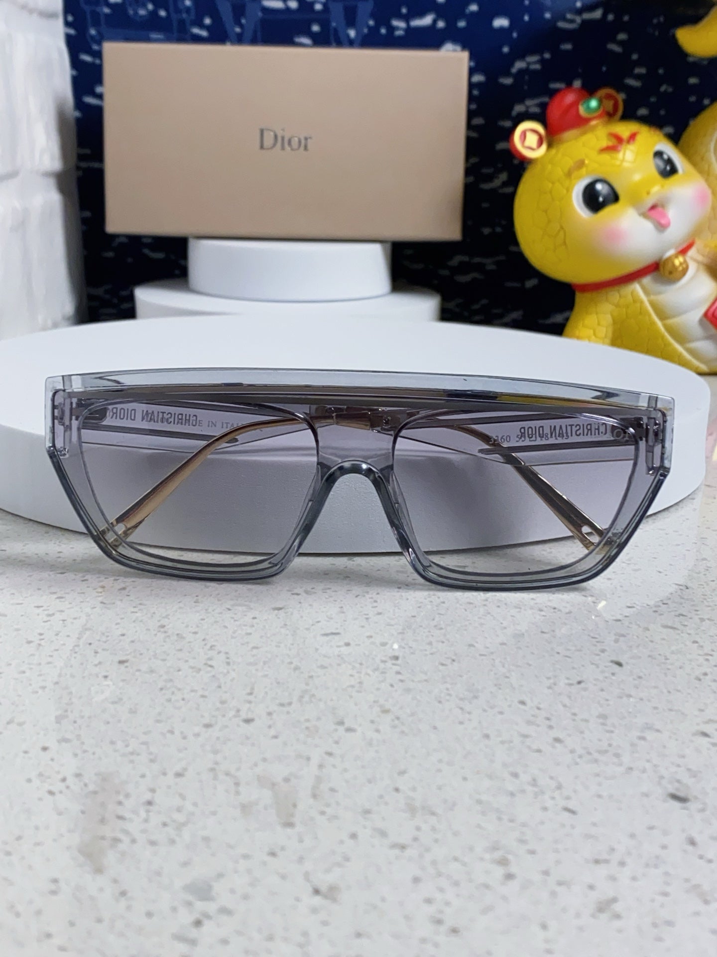 Montaigne Sunglass Club M7U In Grey Clear Acetate