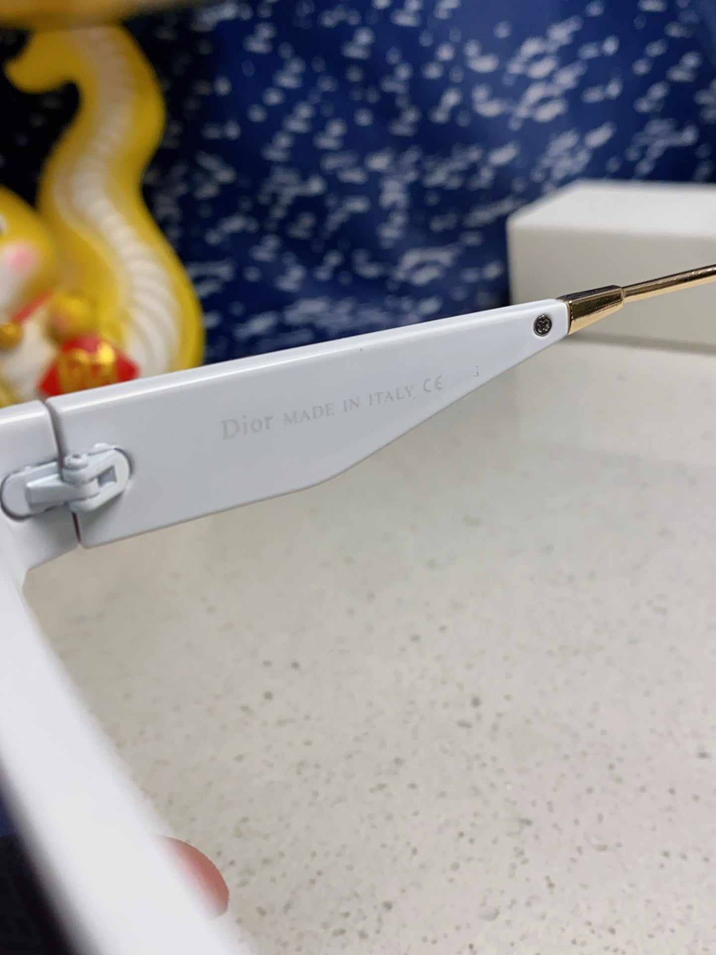 Montaigne Sunglass Club M7U In White Acetate