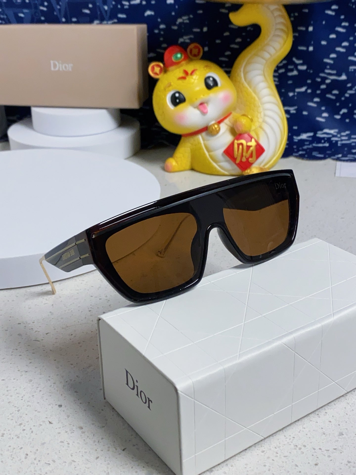 Montaigne Sunglass Club M7U In Brown Acetate