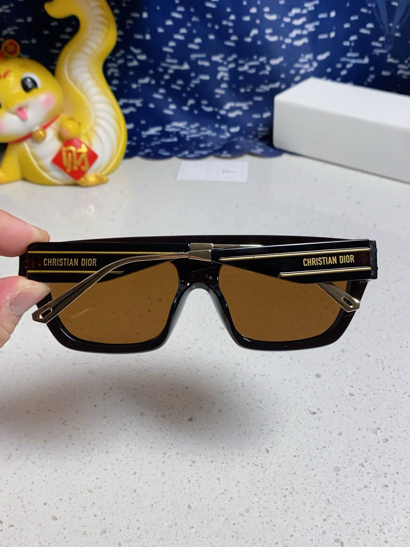 Montaigne Sunglass Club M7U In Brown Acetate