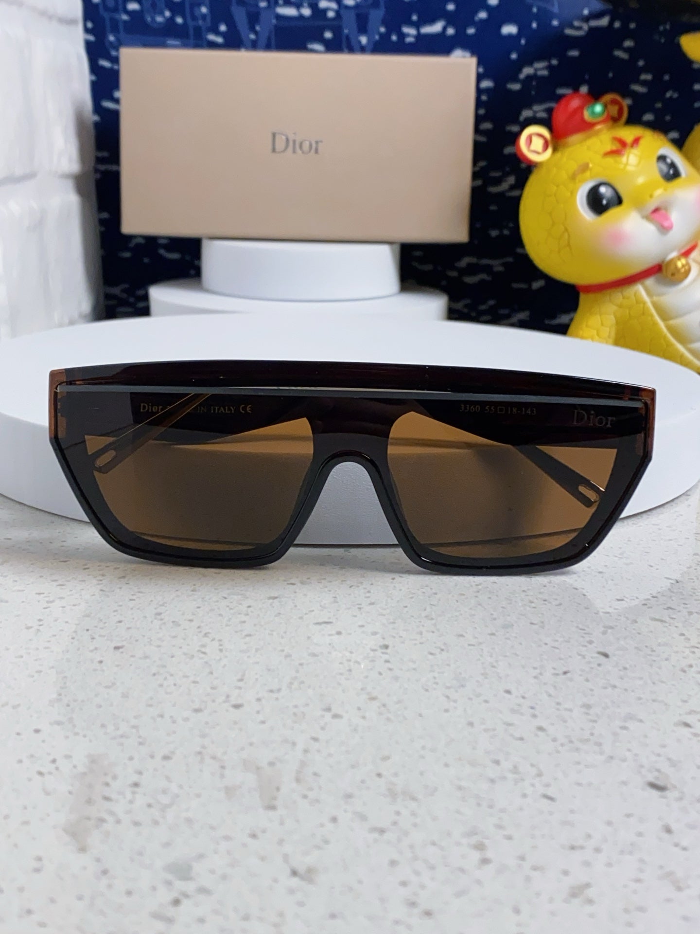 Montaigne Sunglass Club M7U In Brown Acetate