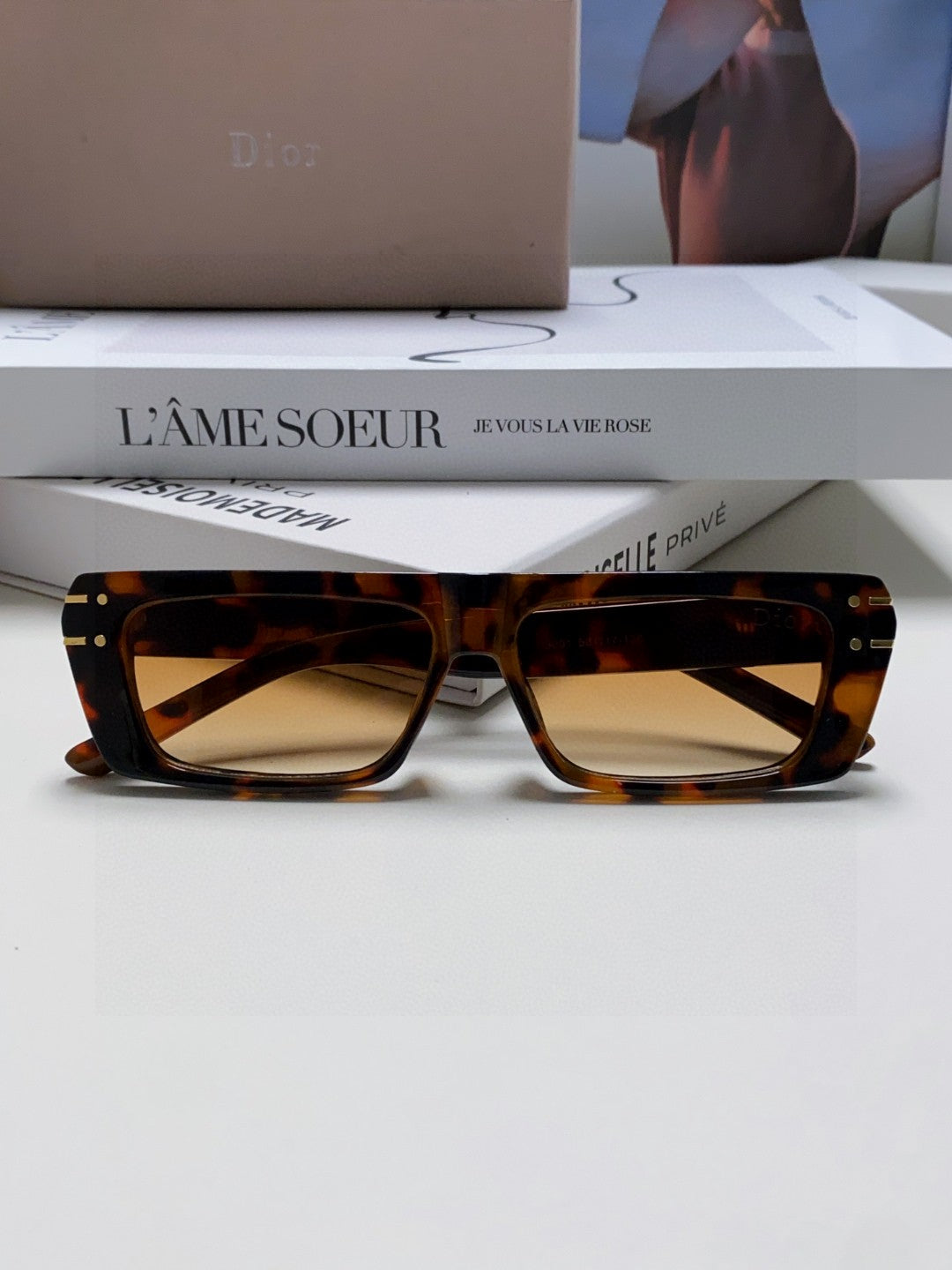 Signature Sunglass 571587 In Havana Acetate