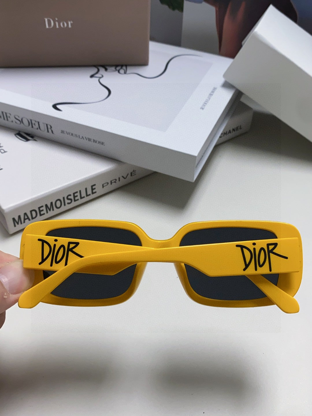 Montaigne Sunglass 571593 In Yellow Acetate Text Logo
