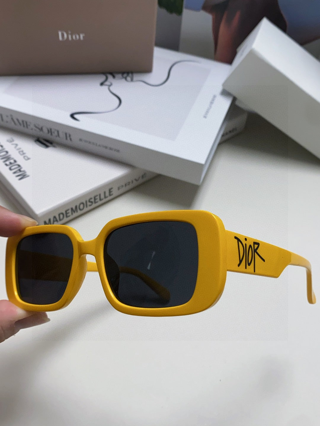 Montaigne Sunglass 571593 In Yellow Acetate Text Logo