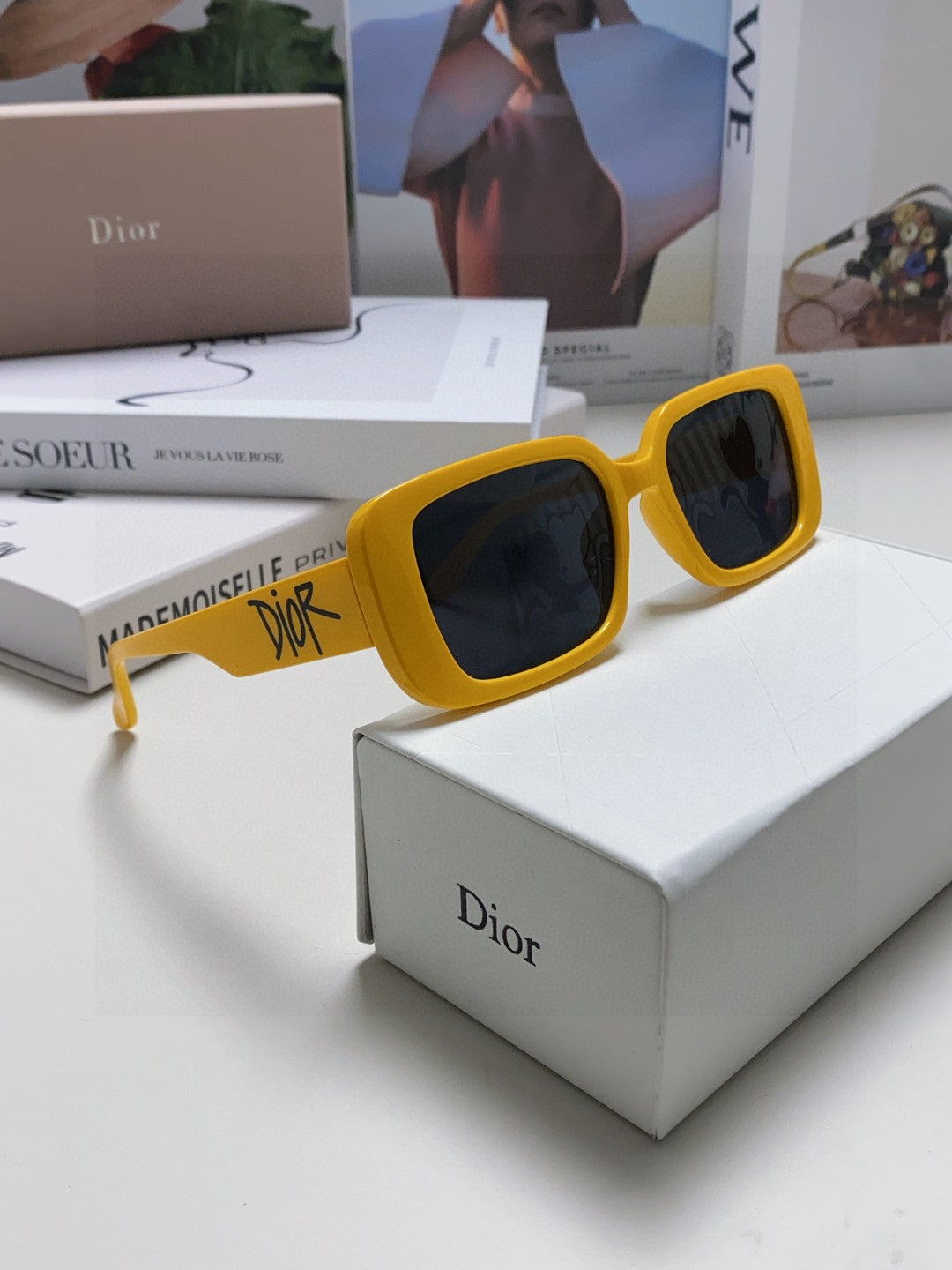 Montaigne Sunglass 571593 In Yellow Acetate Text Logo