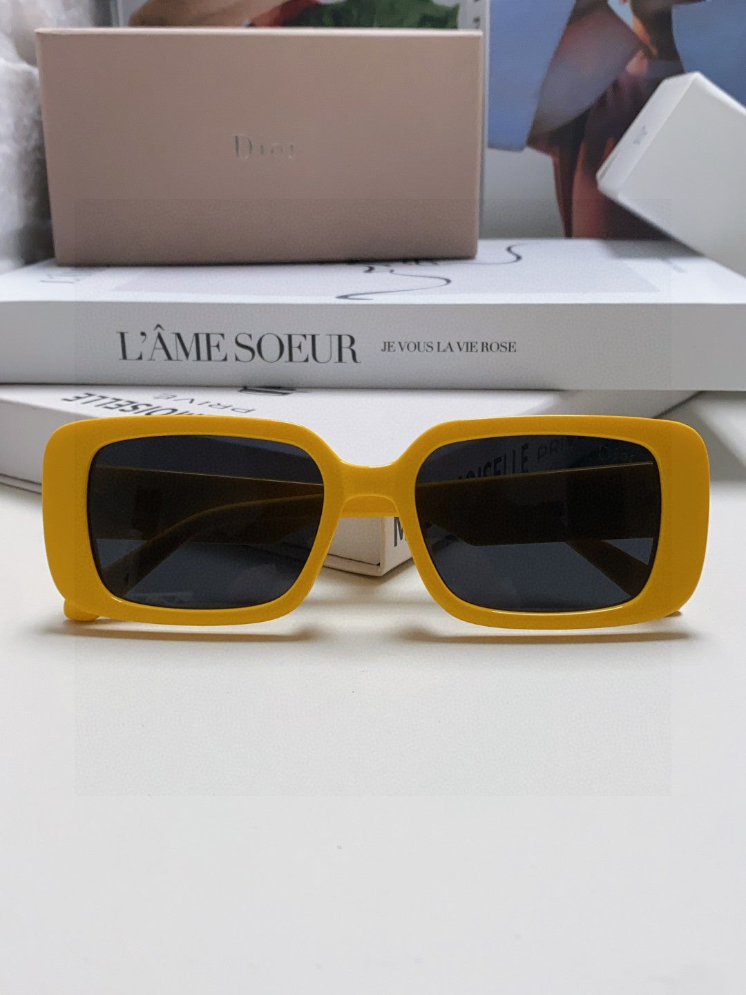 Montaigne Sunglass 571593 In Yellow Acetate Text Logo