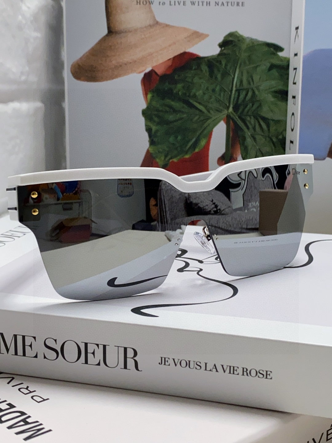 Oblique Sunglass 571600 In White Metal Black Mirror Lenses