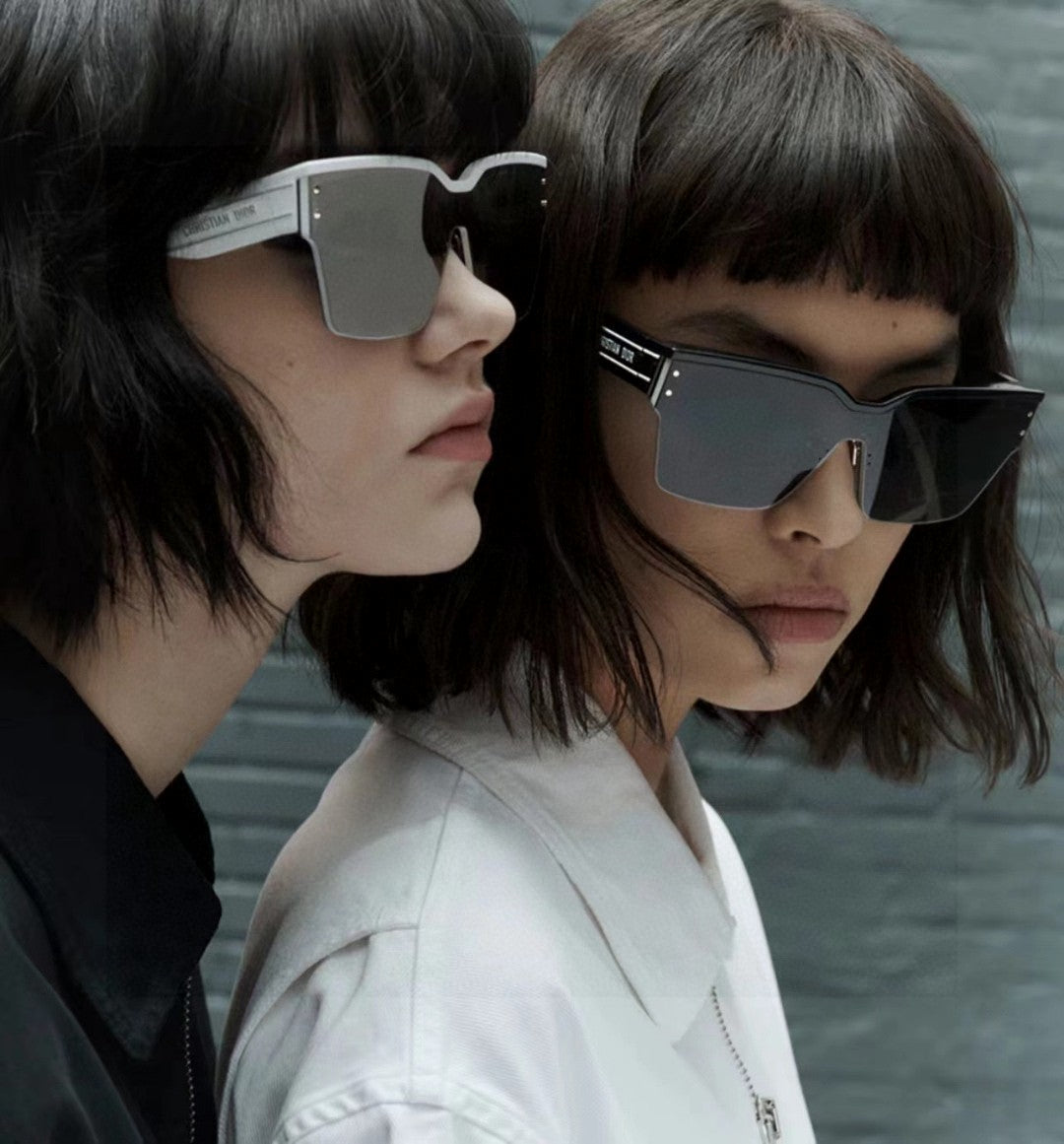 Oblique Sunglass 571600 In White Metal Black Mirror Lenses