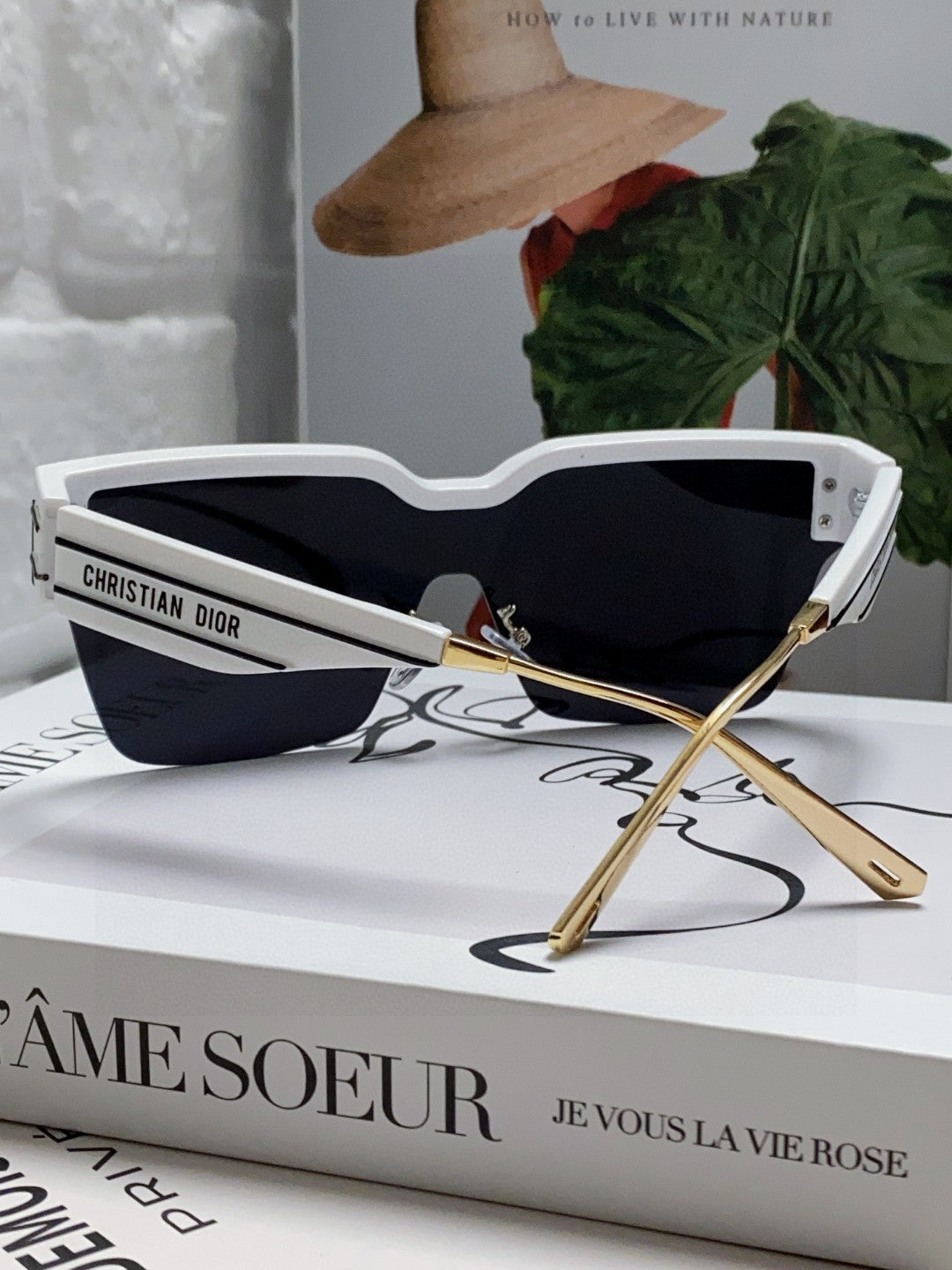 Oblique Sunglass 571600 In White Metal Black Mirror Lenses