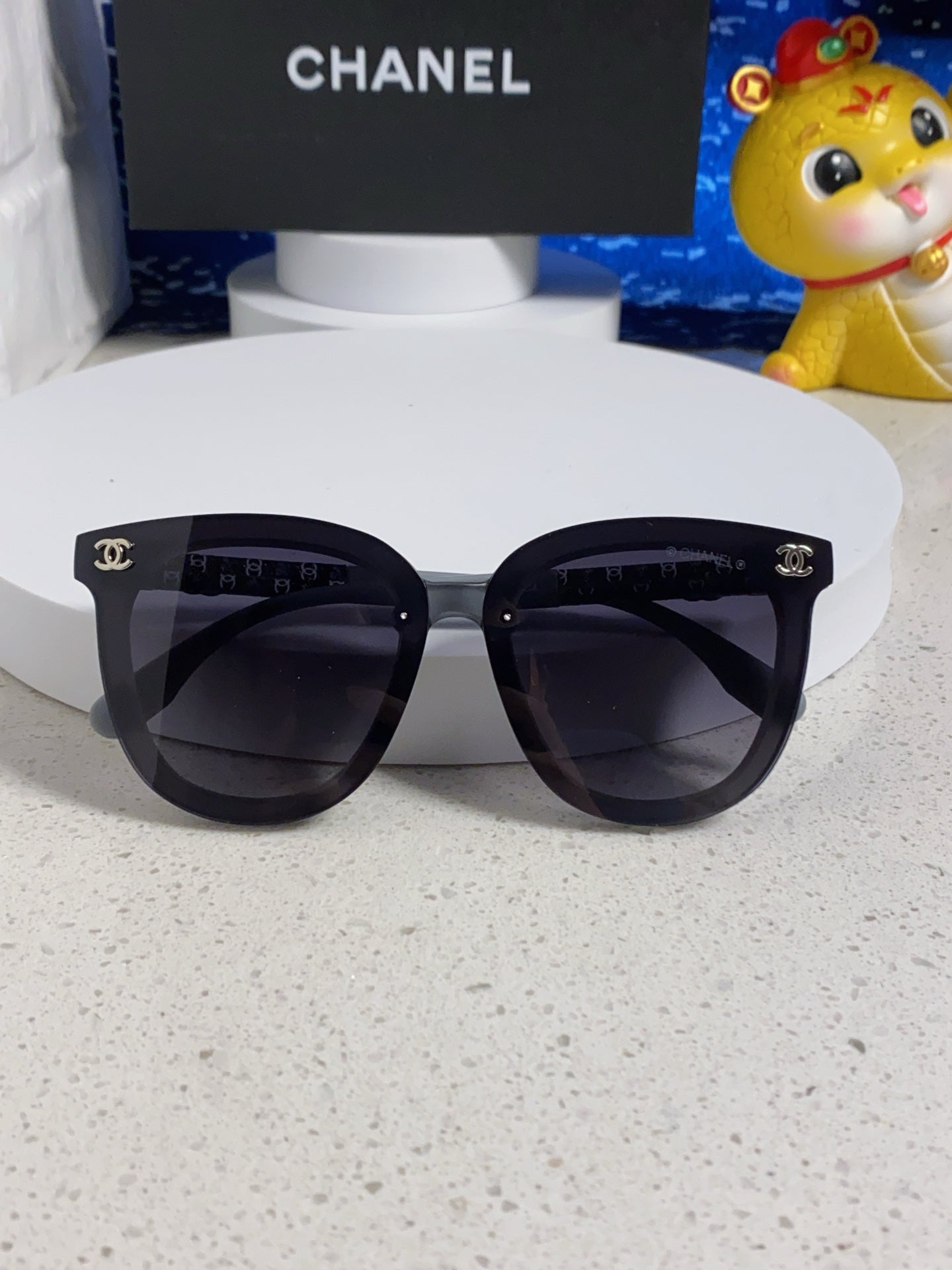 Brownline Sunglasses 638936 In Light Gray Acetate