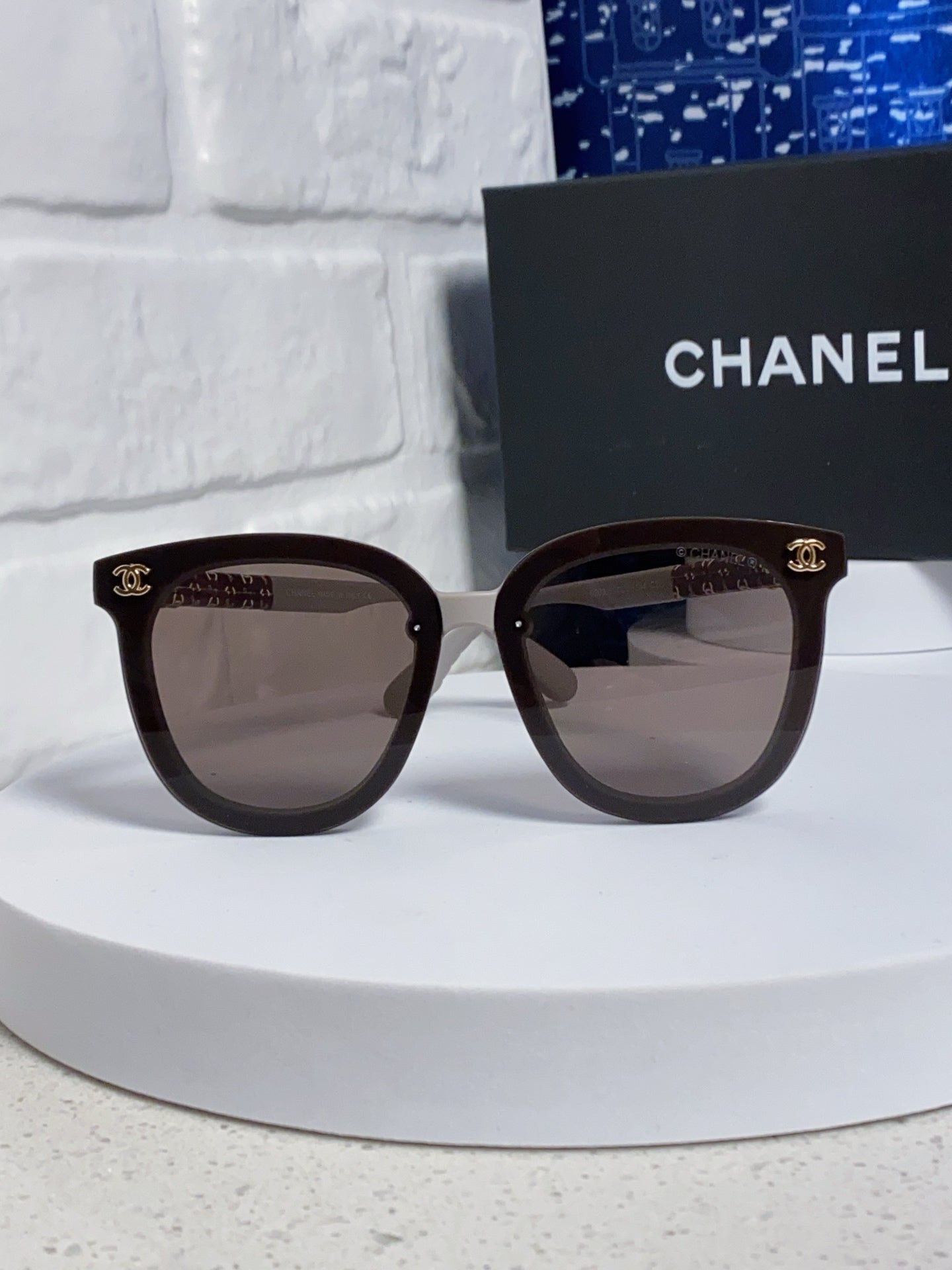 Brownline Sunglasses 638936 In Light Gray Acetate