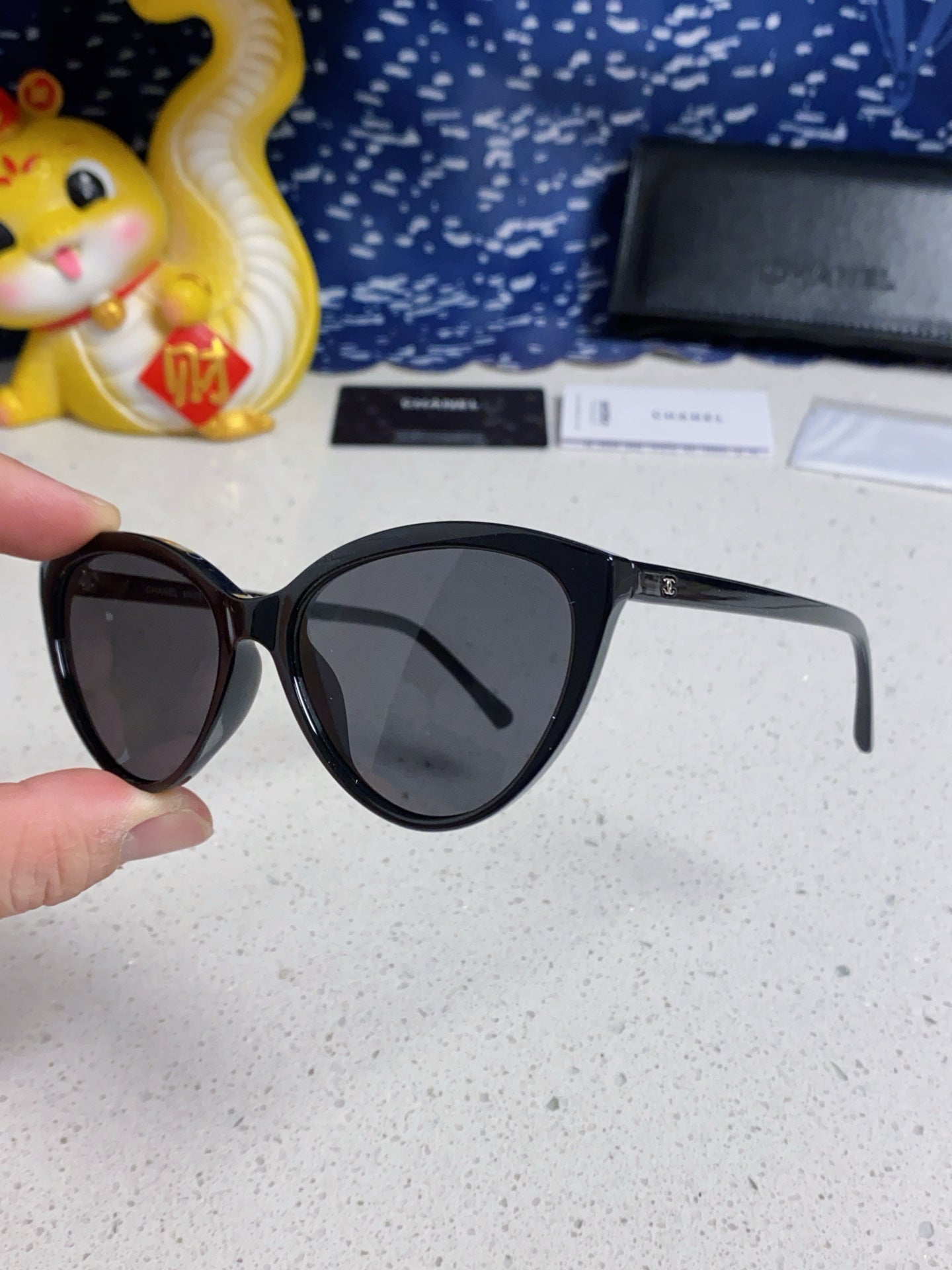 Cat Eye Sunglasses Ch3393 In Black Acetate Black Lenses