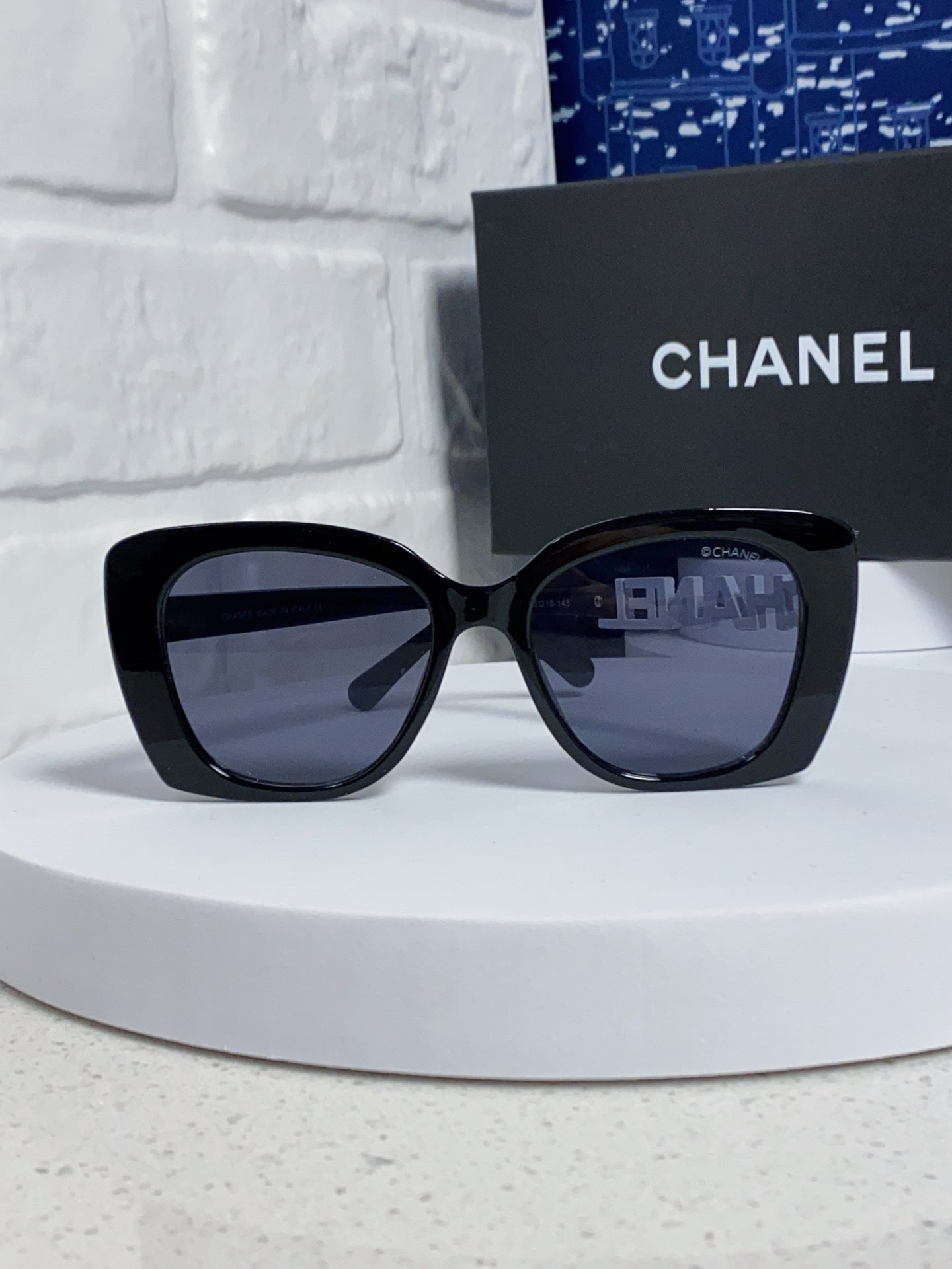 Butterfly Sunglasses 641815 In Black Acetate White Metal Logo