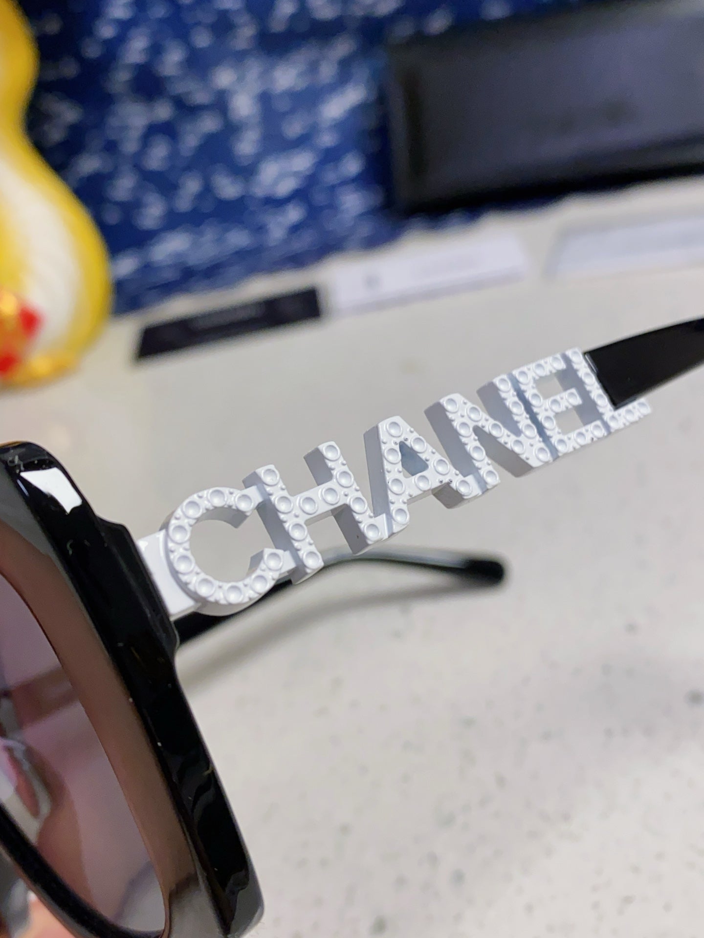 Butterfly Sunglasses 641815 In Black Acetate White Metal Logo