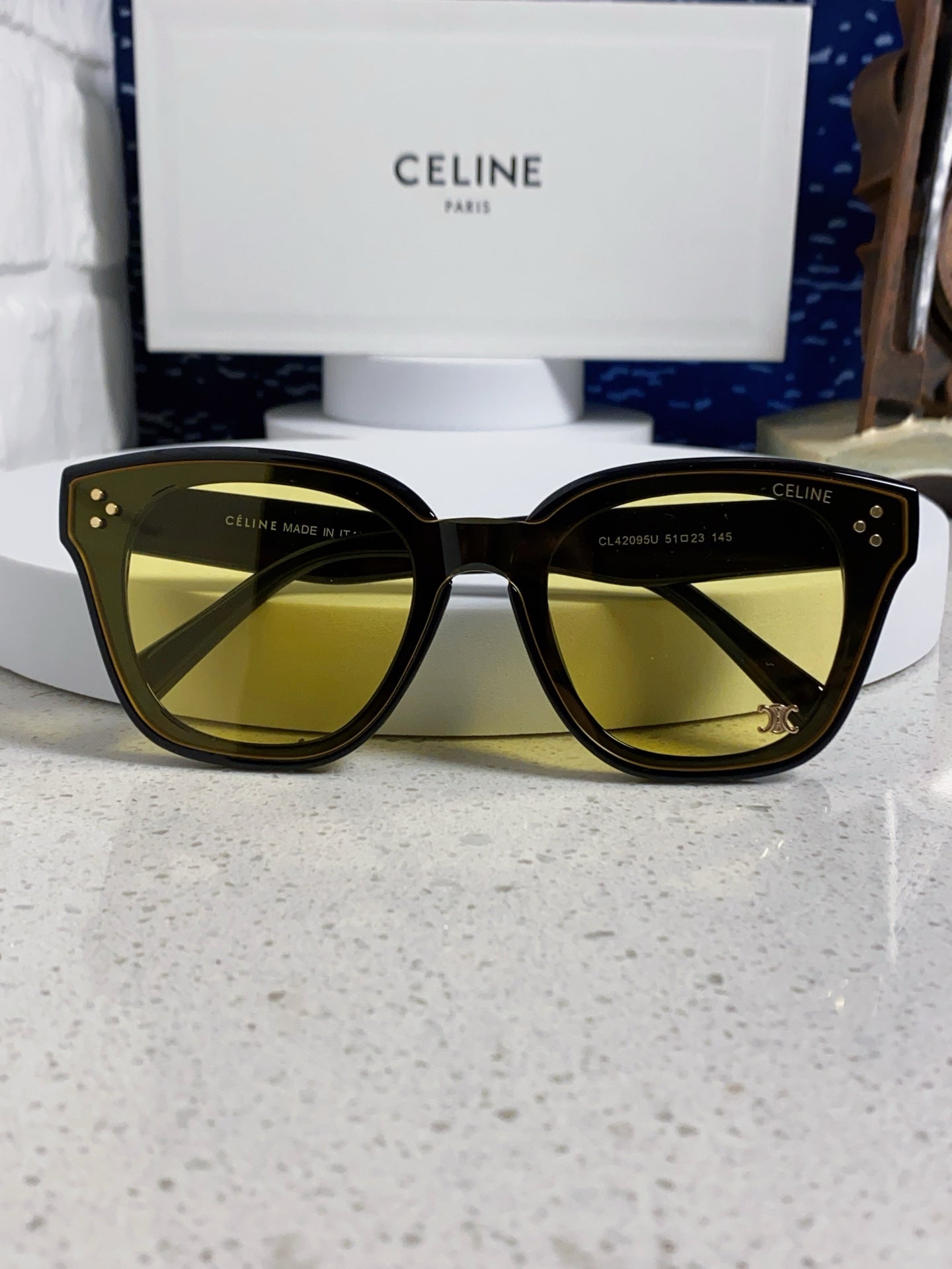SQUARE SUNGLASS 575840 IN BLACK ACETATE GREEN LENSES
