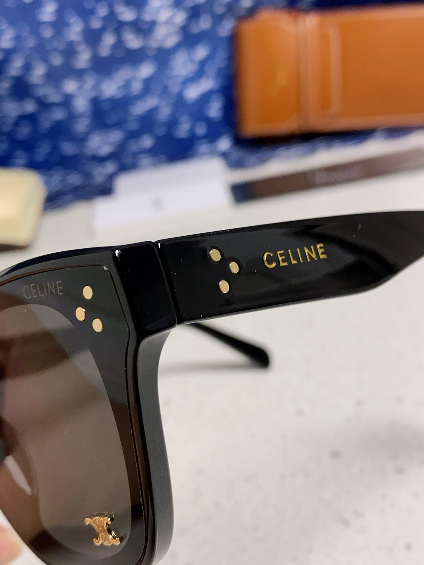 SQUARE SUNGLASS 575845 IN BLACK ACETATE BLACK LENSES