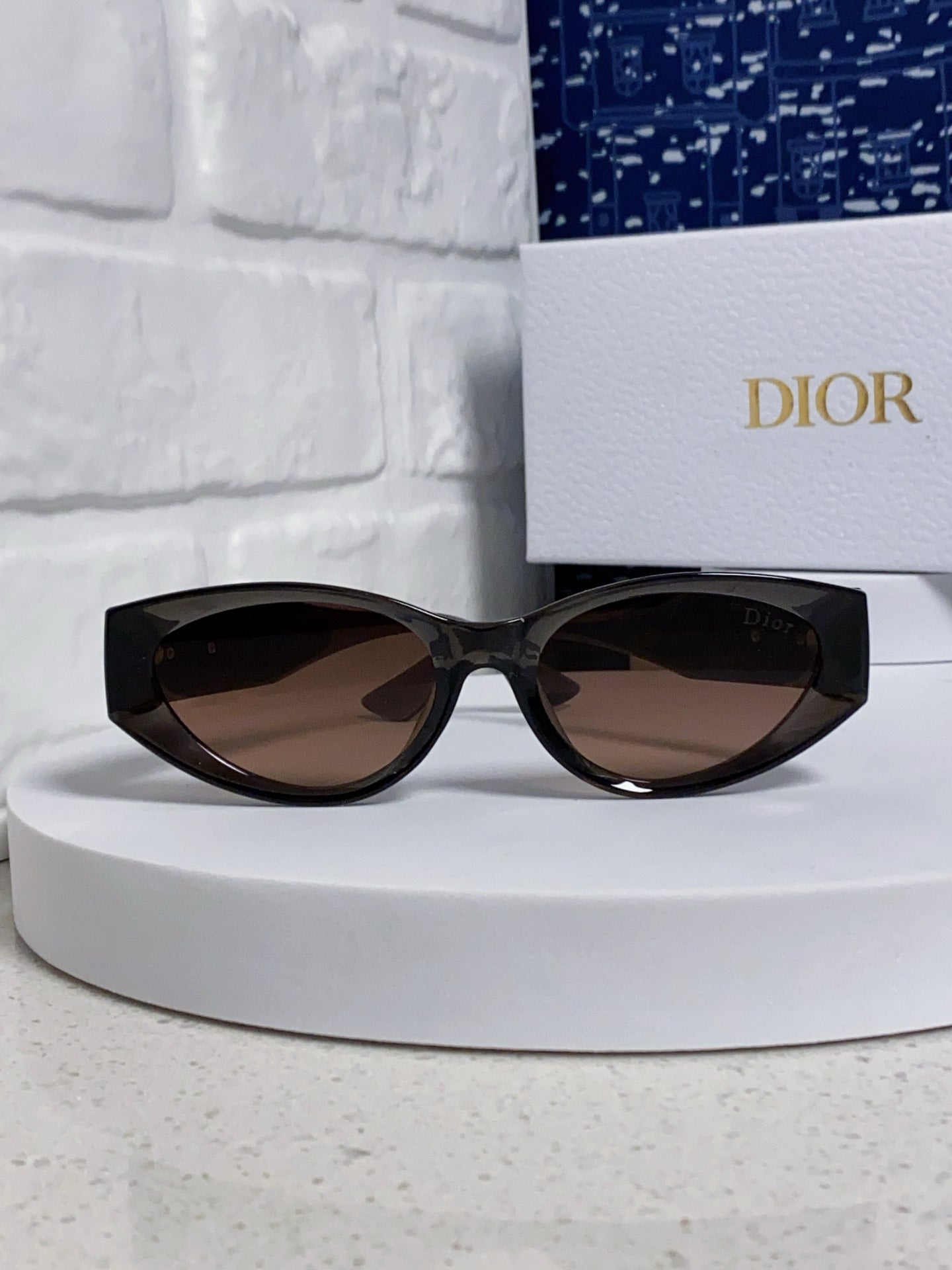 Montaigne Sunglass 578112 In Brown Acetate