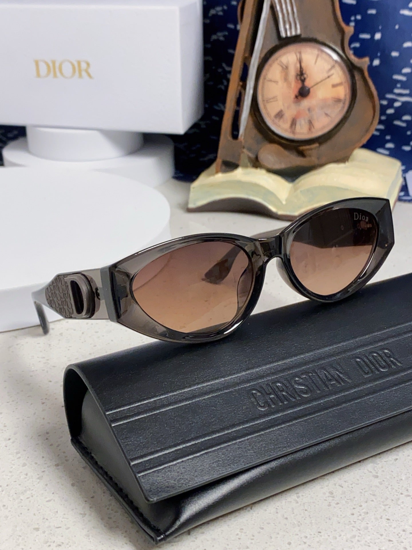 Montaigne Sunglass 578112 In Brown Acetate