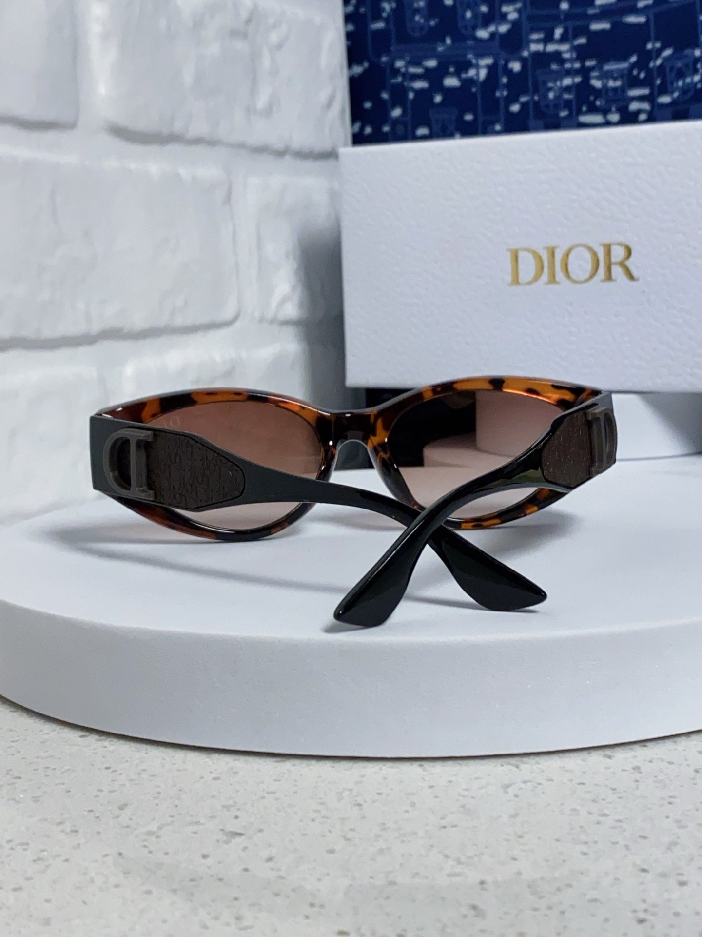 Montaigne Sunglass 578114 In Havana Acetate