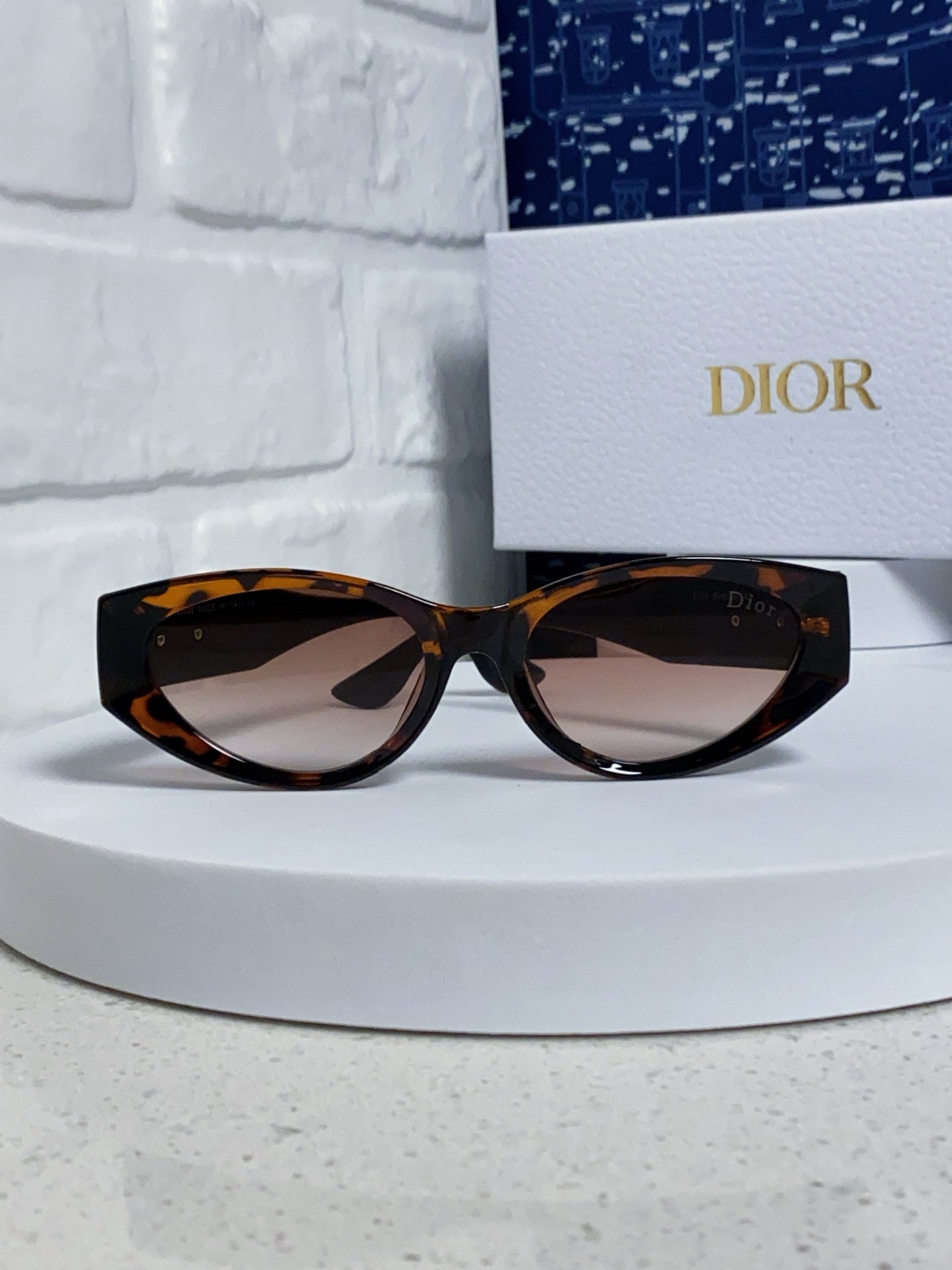 Montaigne Sunglass 578114 In Havana Acetate