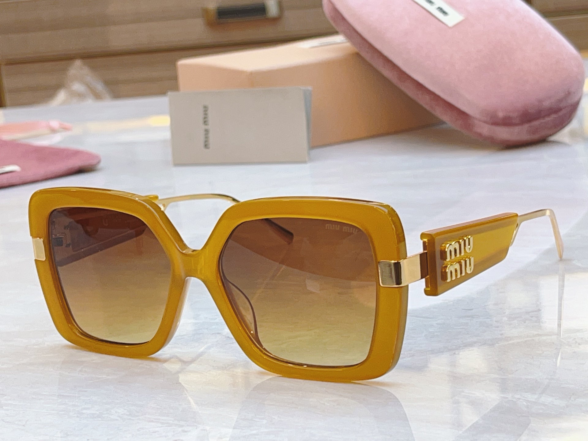 Miumiu Sunglasses 692553
