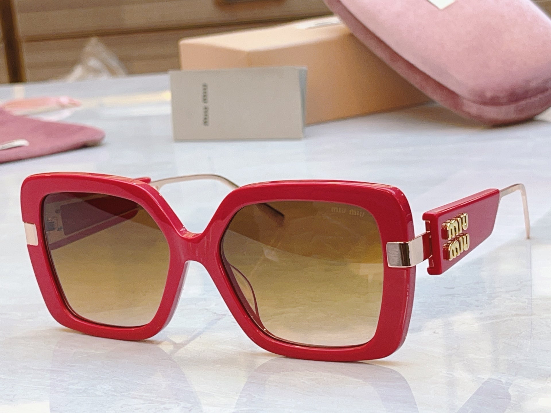 Miumiu Sunglasses 692553