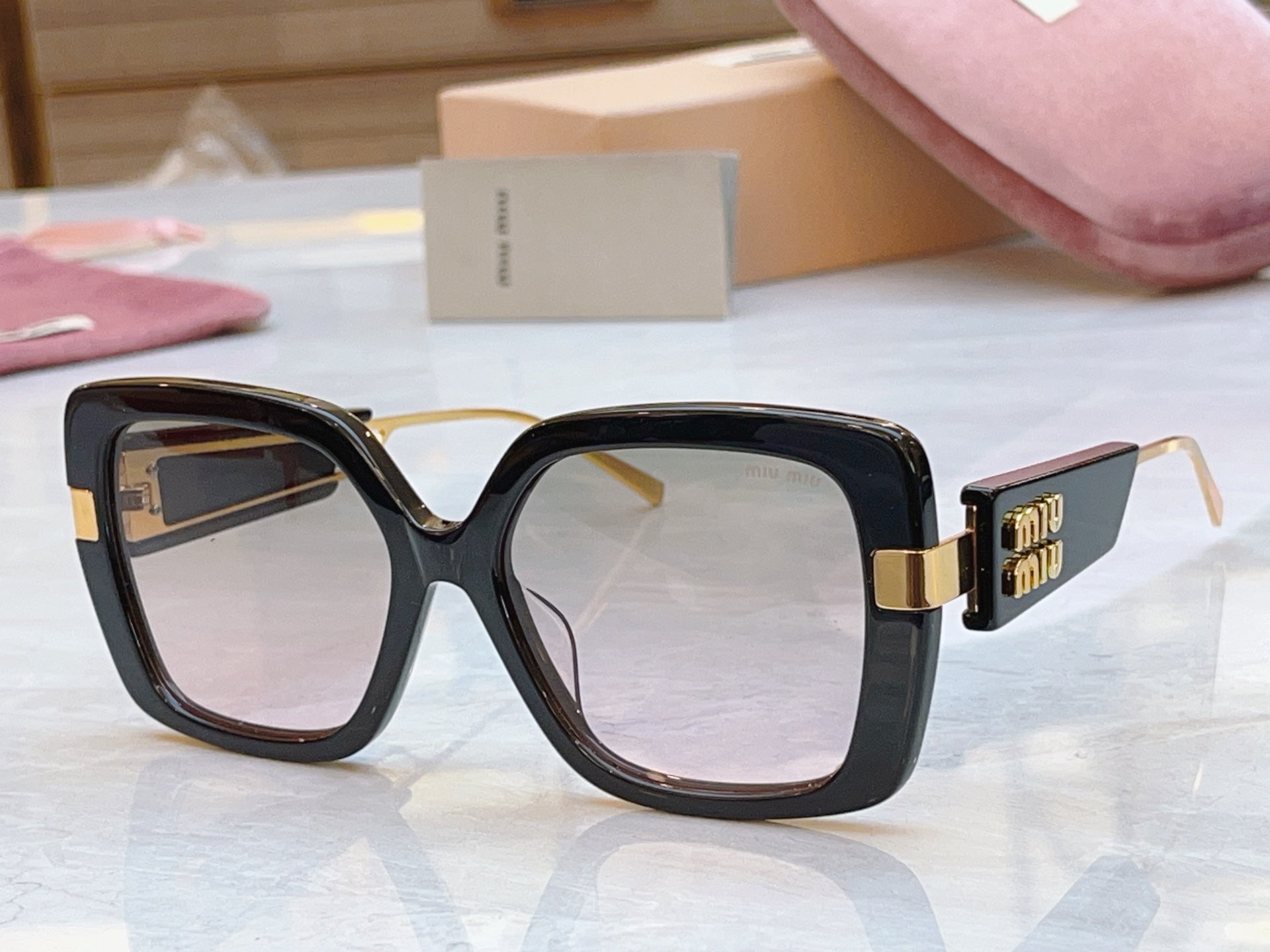 Miumiu Sunglasses 692553