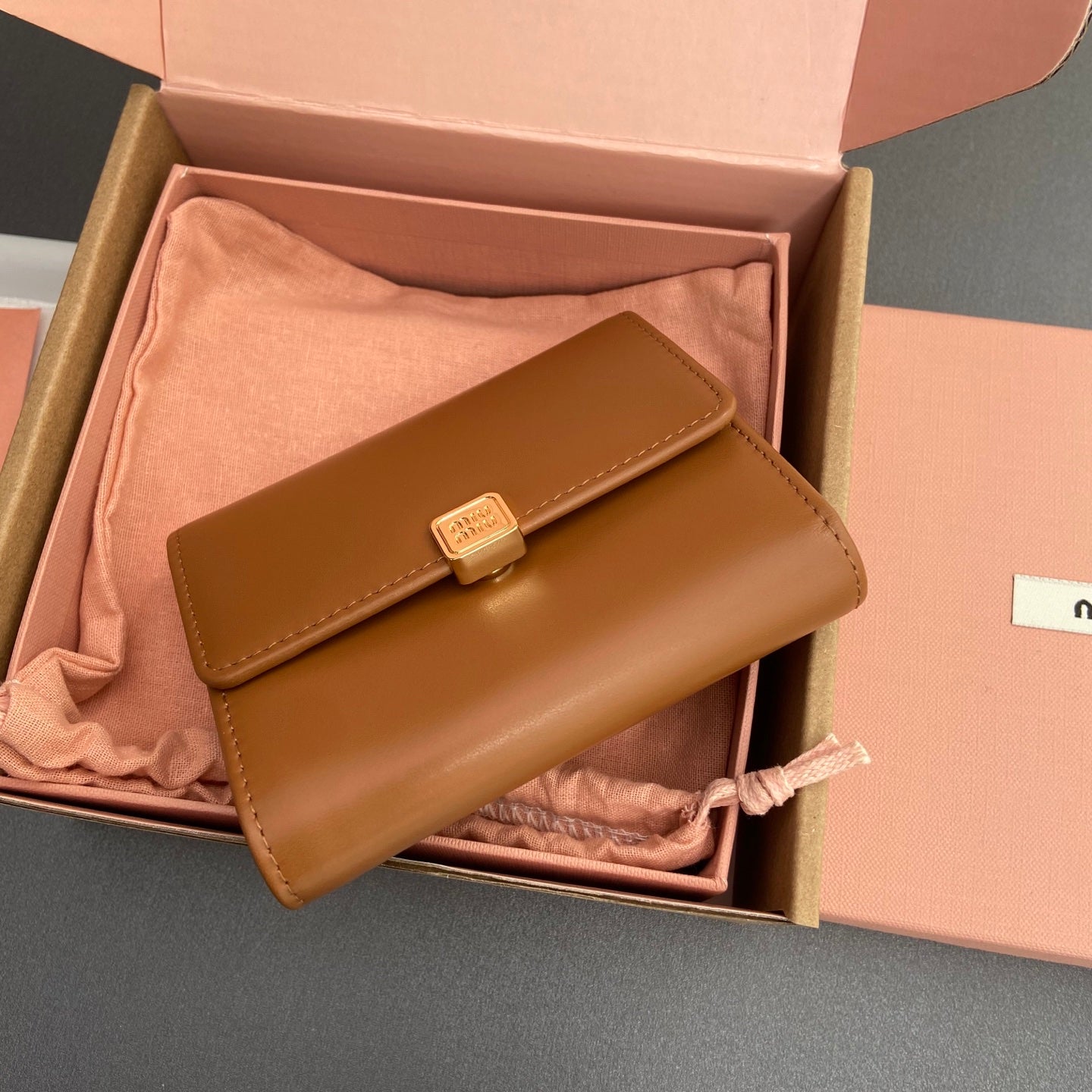 WALLET 12 IN SANTA FE BROWN SMOOTH CALFSKIN GOLD HARDWARE