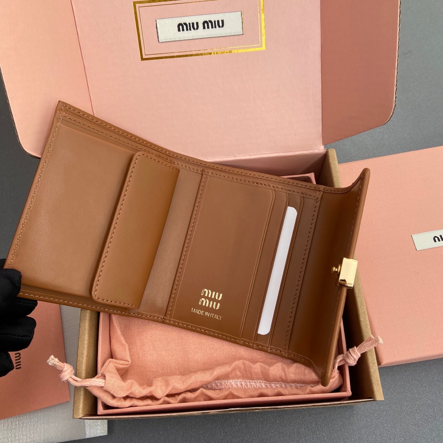 WALLET 12 IN SANTA FE BROWN SMOOTH CALFSKIN GOLD HARDWARE