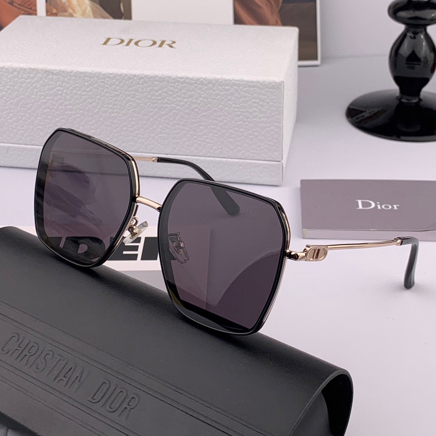 Montaigne Sunglass D7635 In Metal