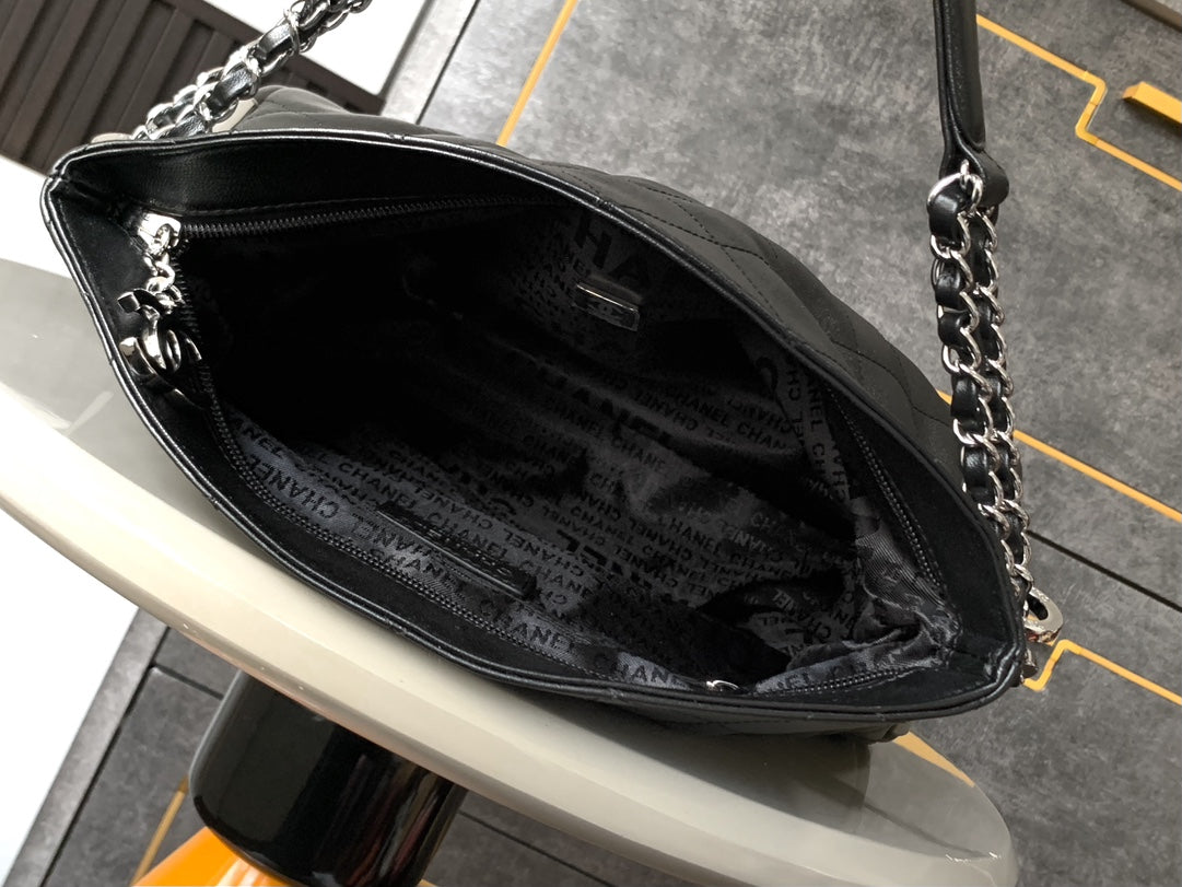 CC Large Tote 39 Light Beige Canvas Pearl Logo