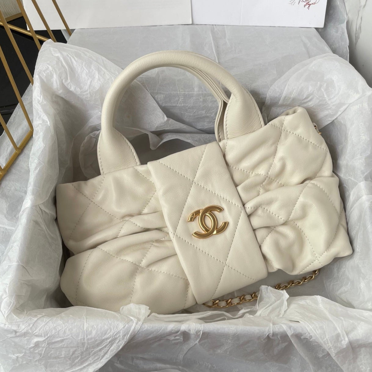 CC Large Tote 39 Light Beige Canvas Pearl Logo